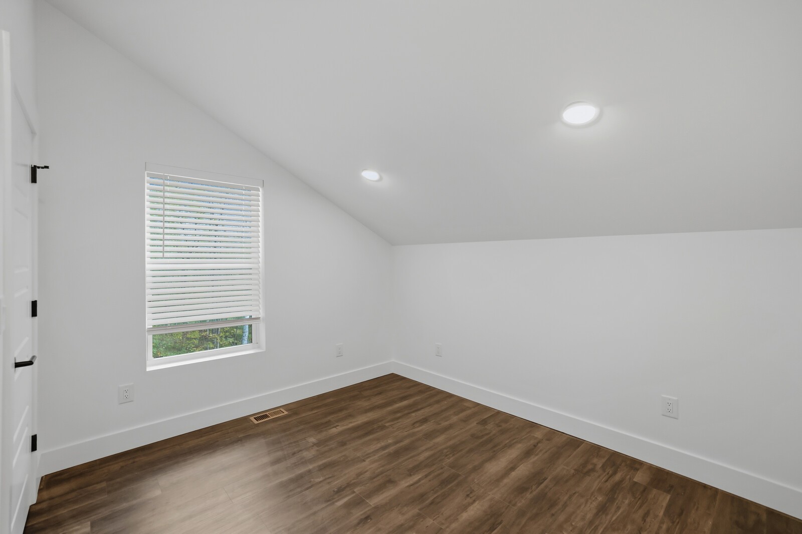 750 Harbor Dr Property Photo 49