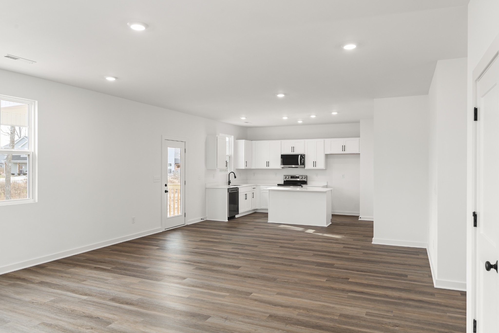 2292 Nicholas Ave Property Photo 2