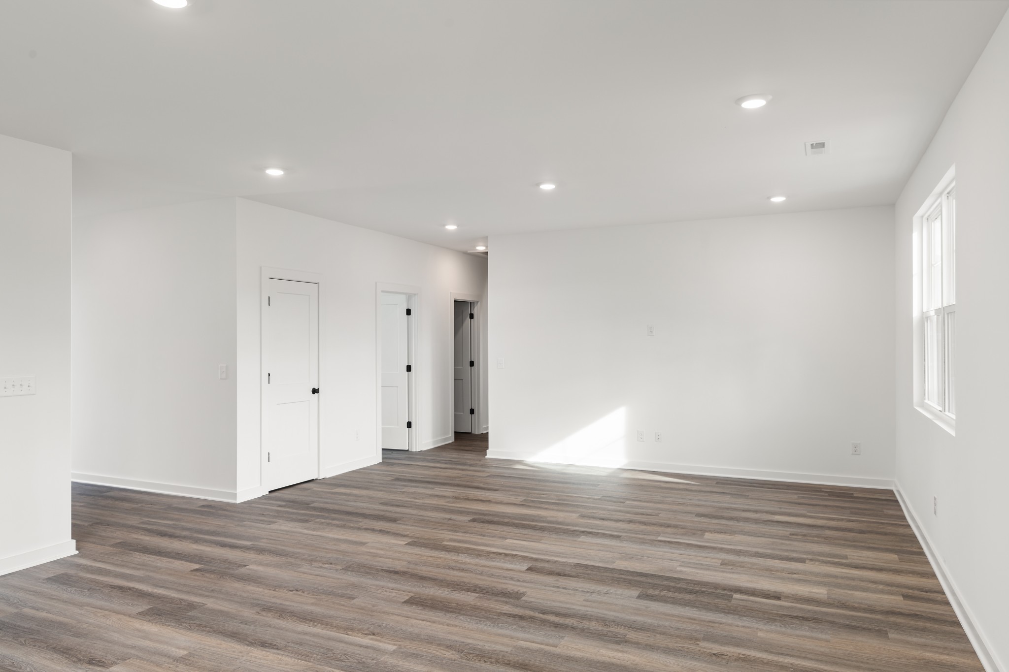 2292 Nicholas Ave Property Photo 4