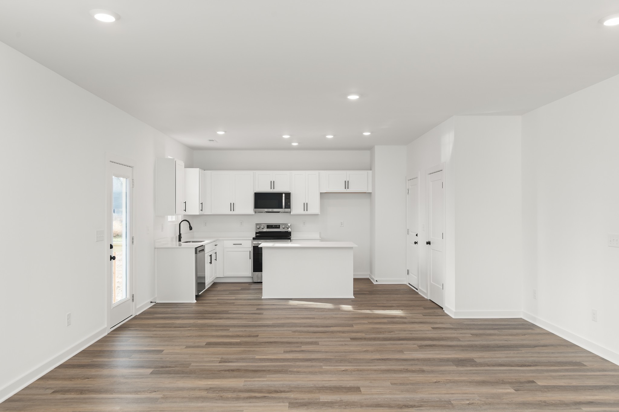 2292 Nicholas Ave Property Photo 6