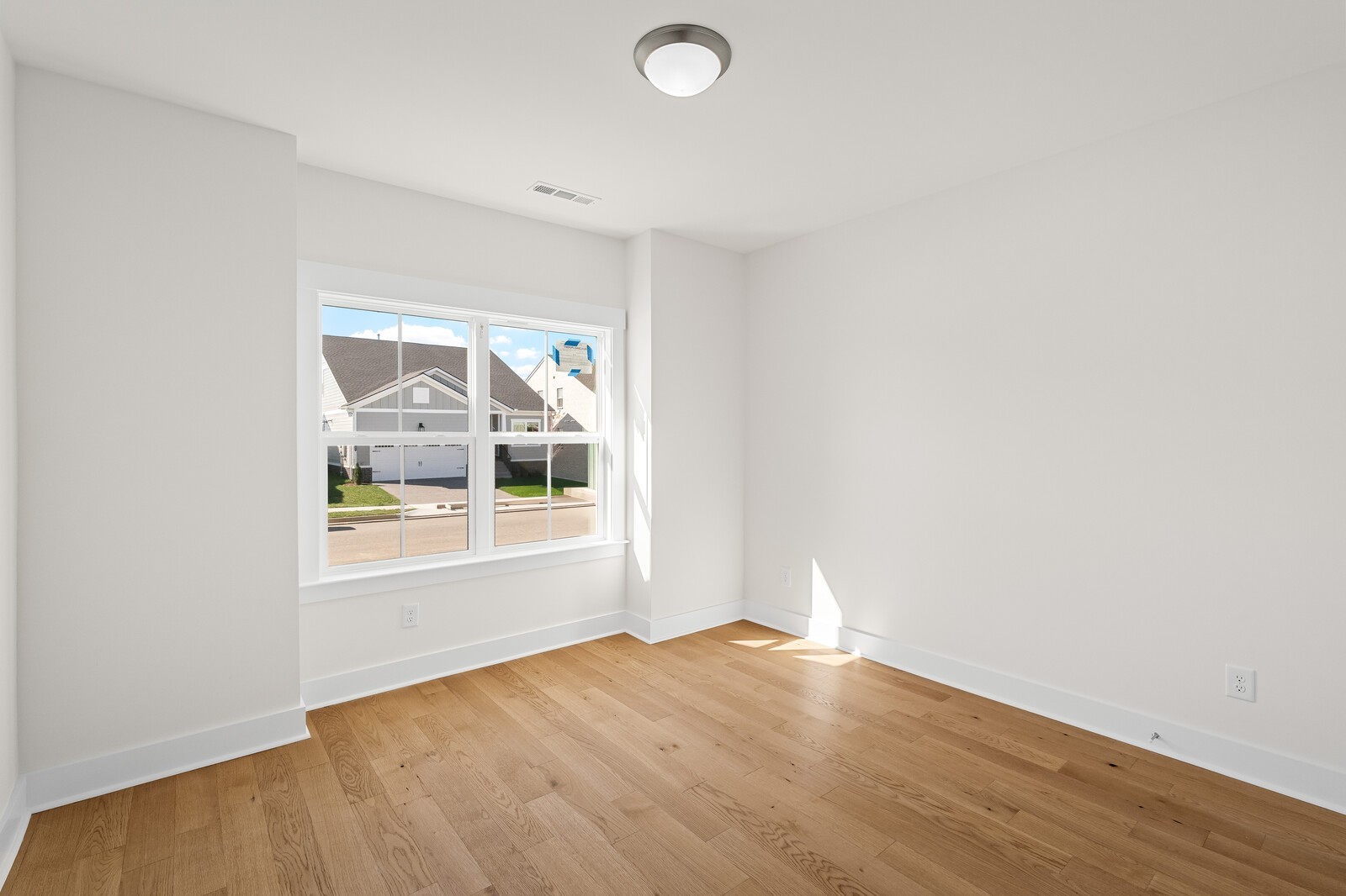 537 Hailey Heights Property Photo 4
