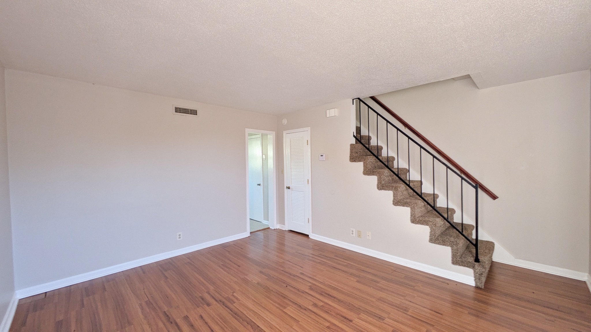 1531 E Knollwood Cir Property Photo 9