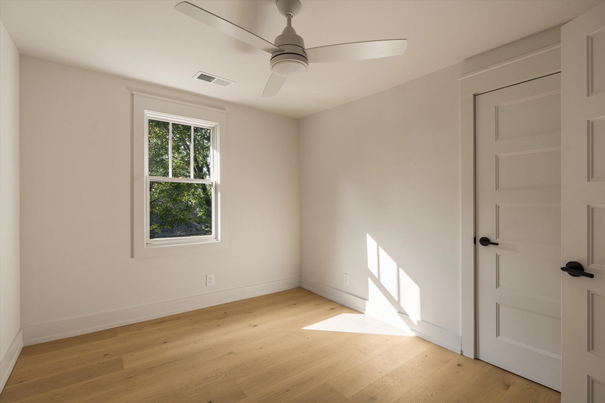 1121 Calvin Ave Property Photo 46