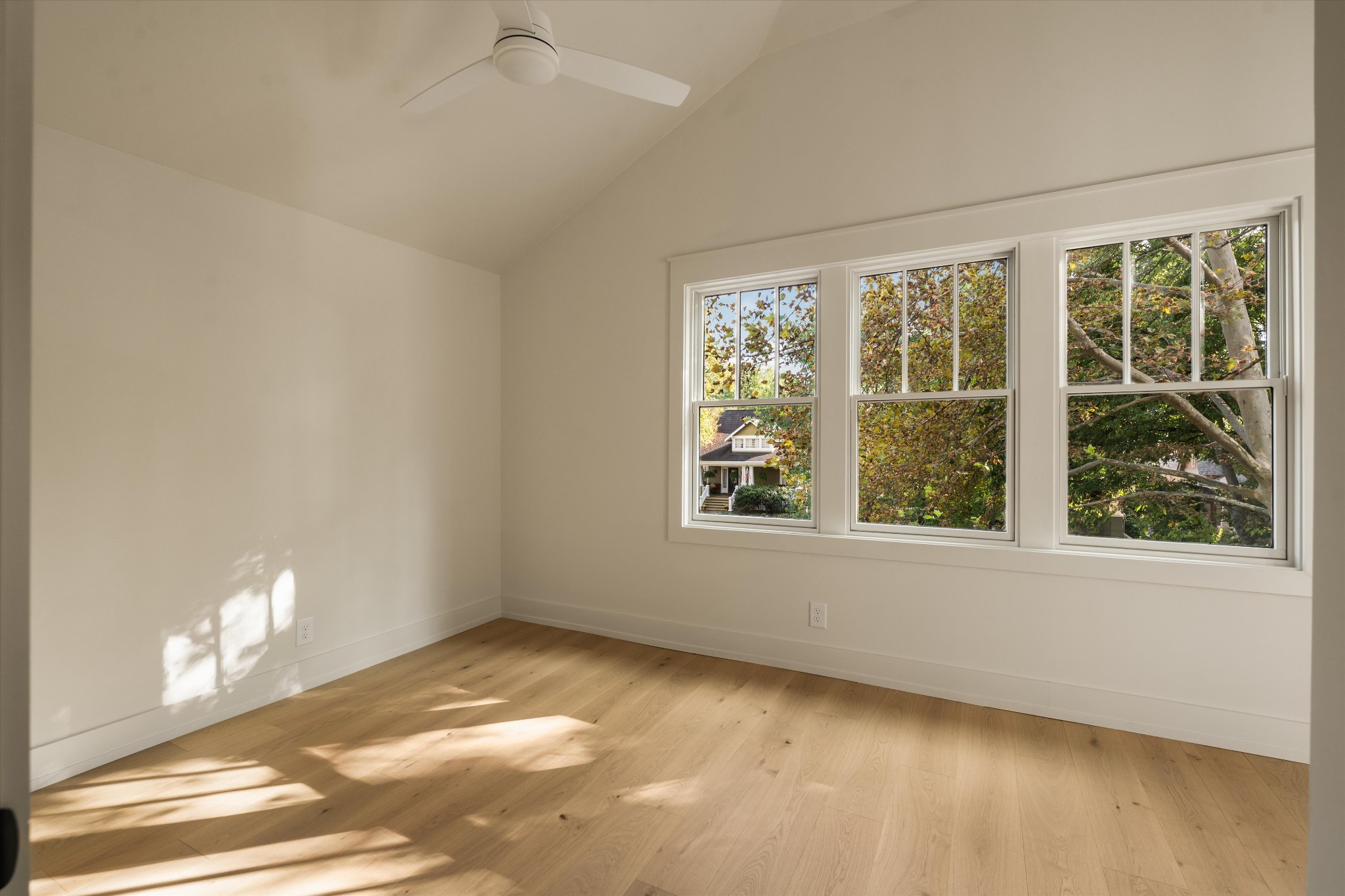 1121 Calvin Ave Property Photo 49