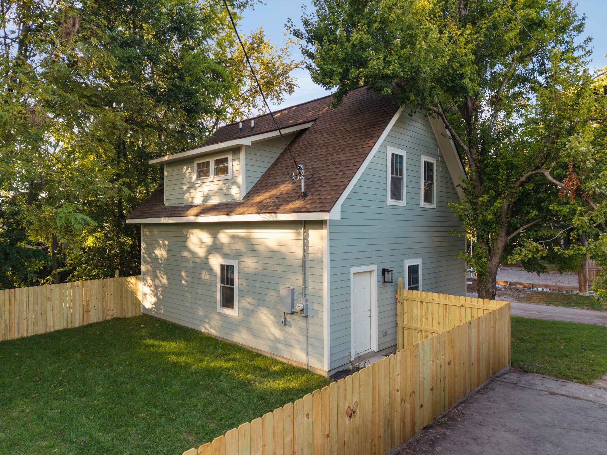 1121 Calvin Ave Property Photo 68