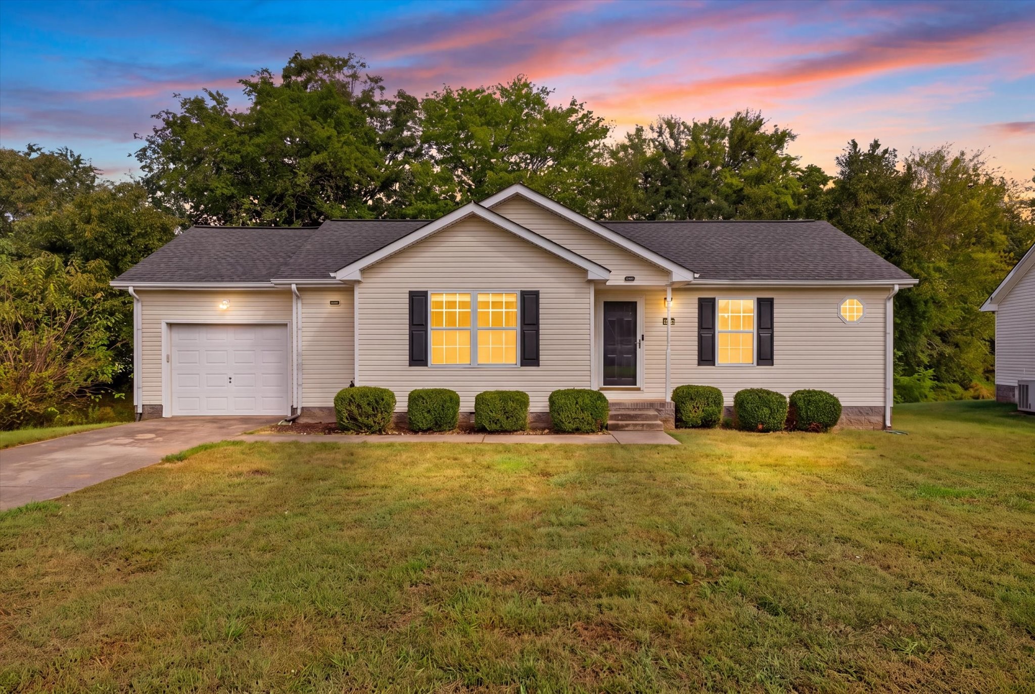 1041 Waterford Cir Property Photo 2