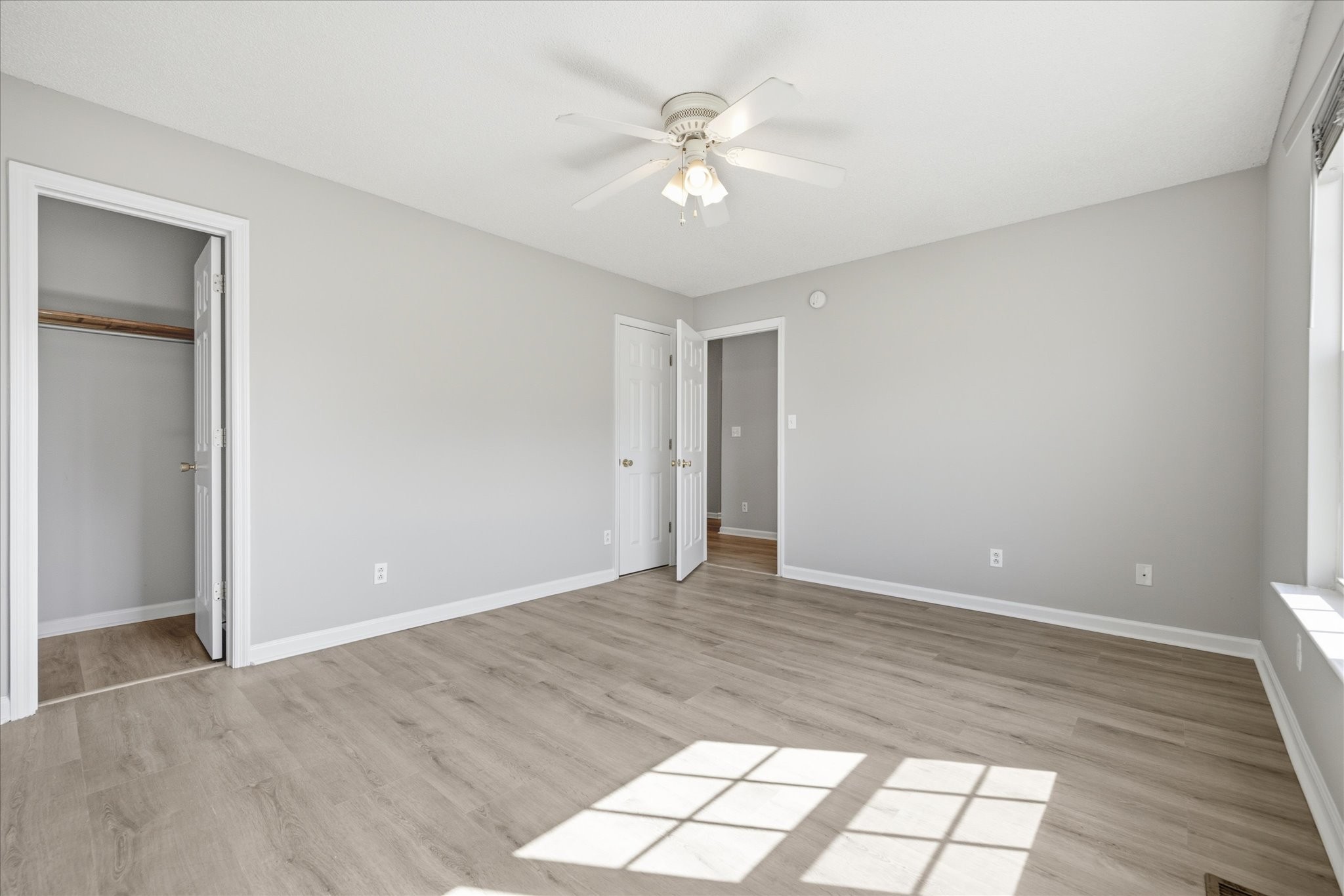 1041 Waterford Cir Property Photo 5