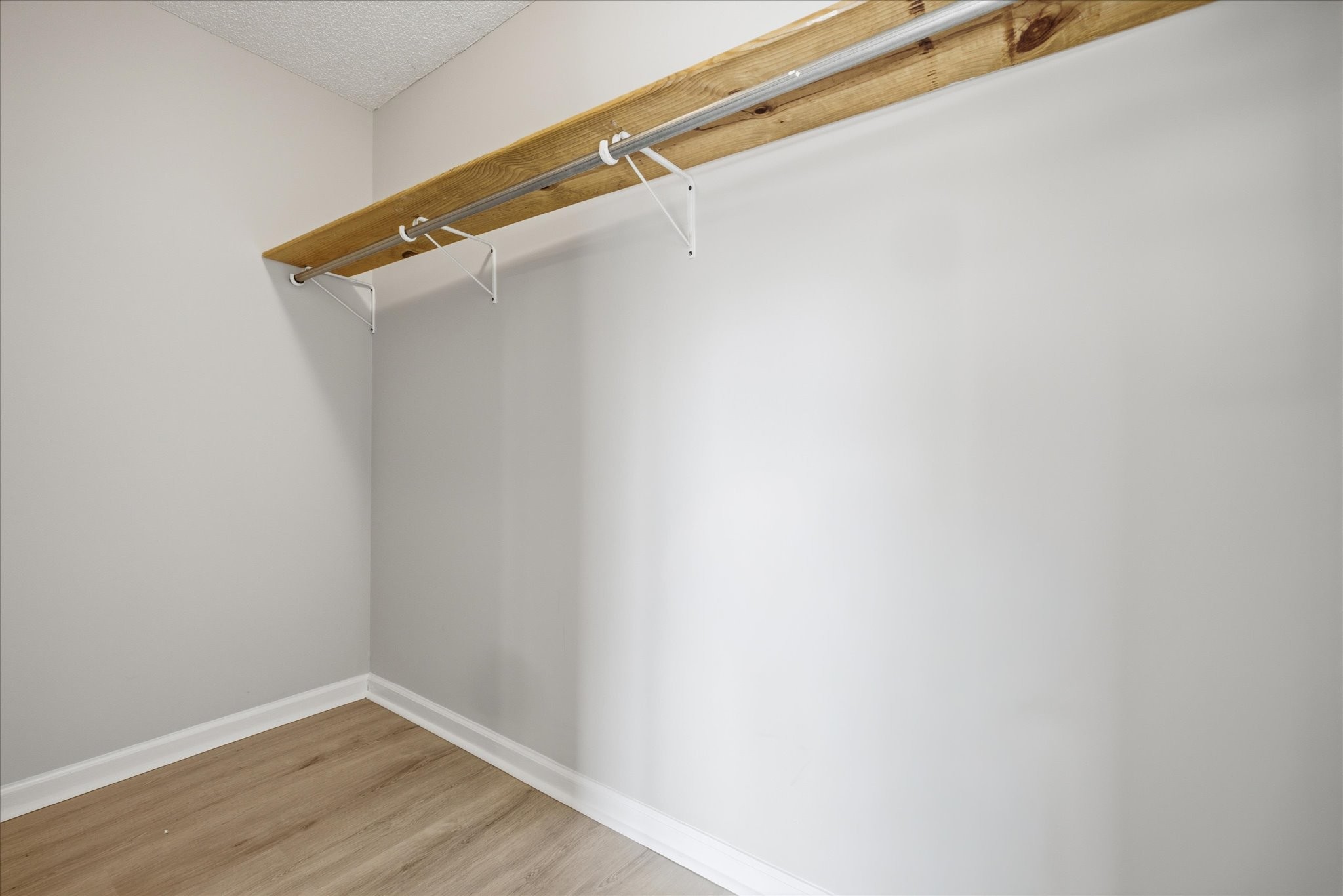 1041 Waterford Cir Property Photo 6