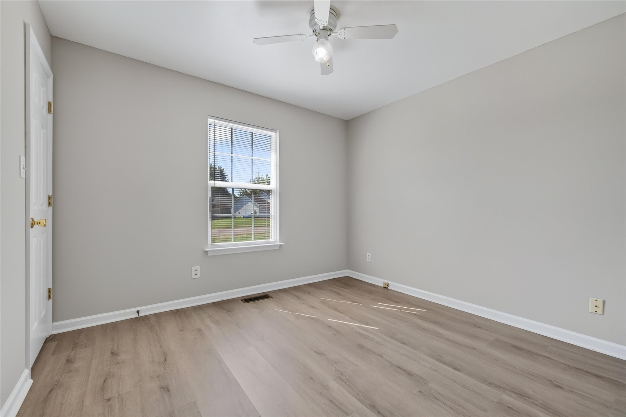 1041 Waterford Cir Property Photo 15
