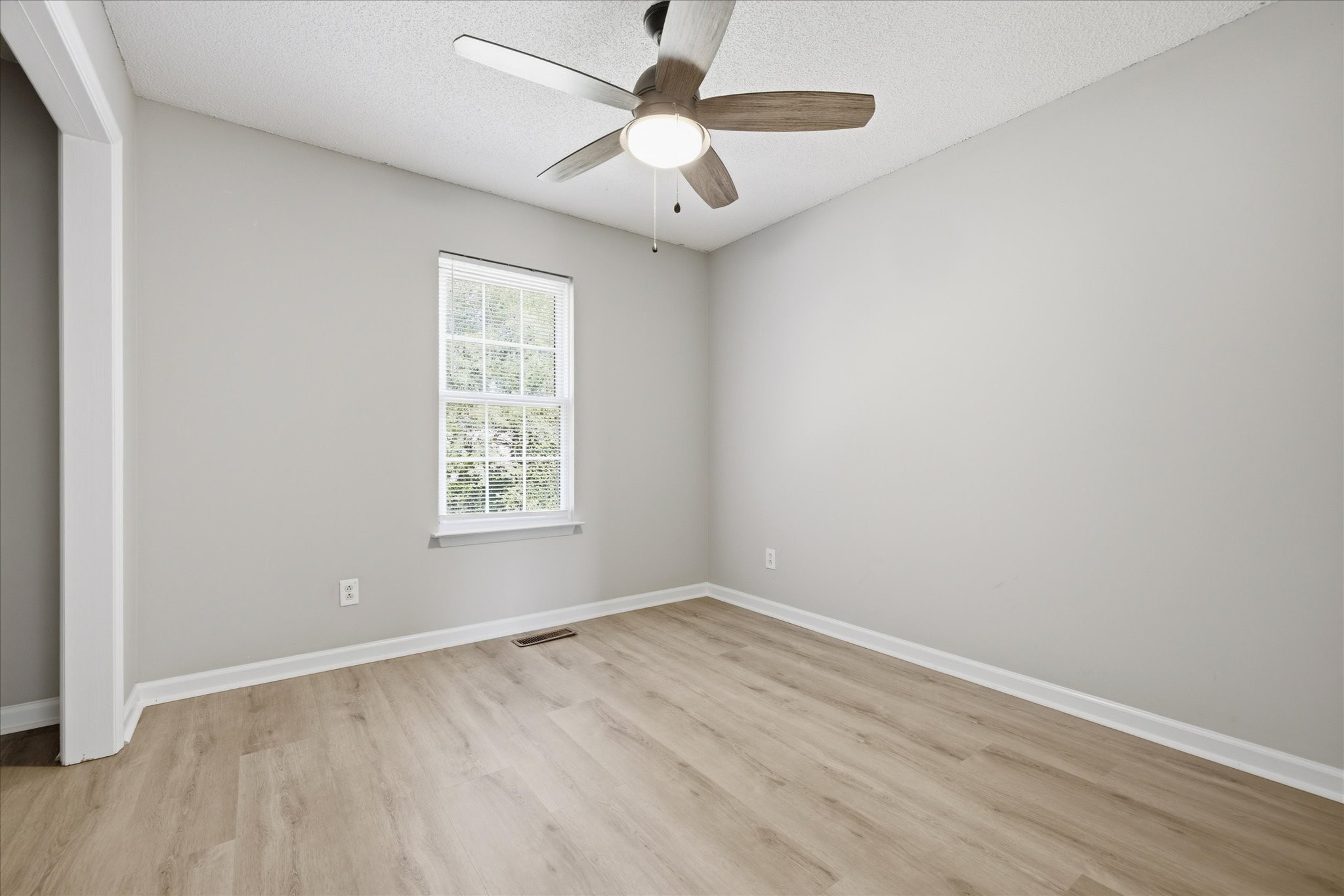1041 Waterford Cir Property Photo 18