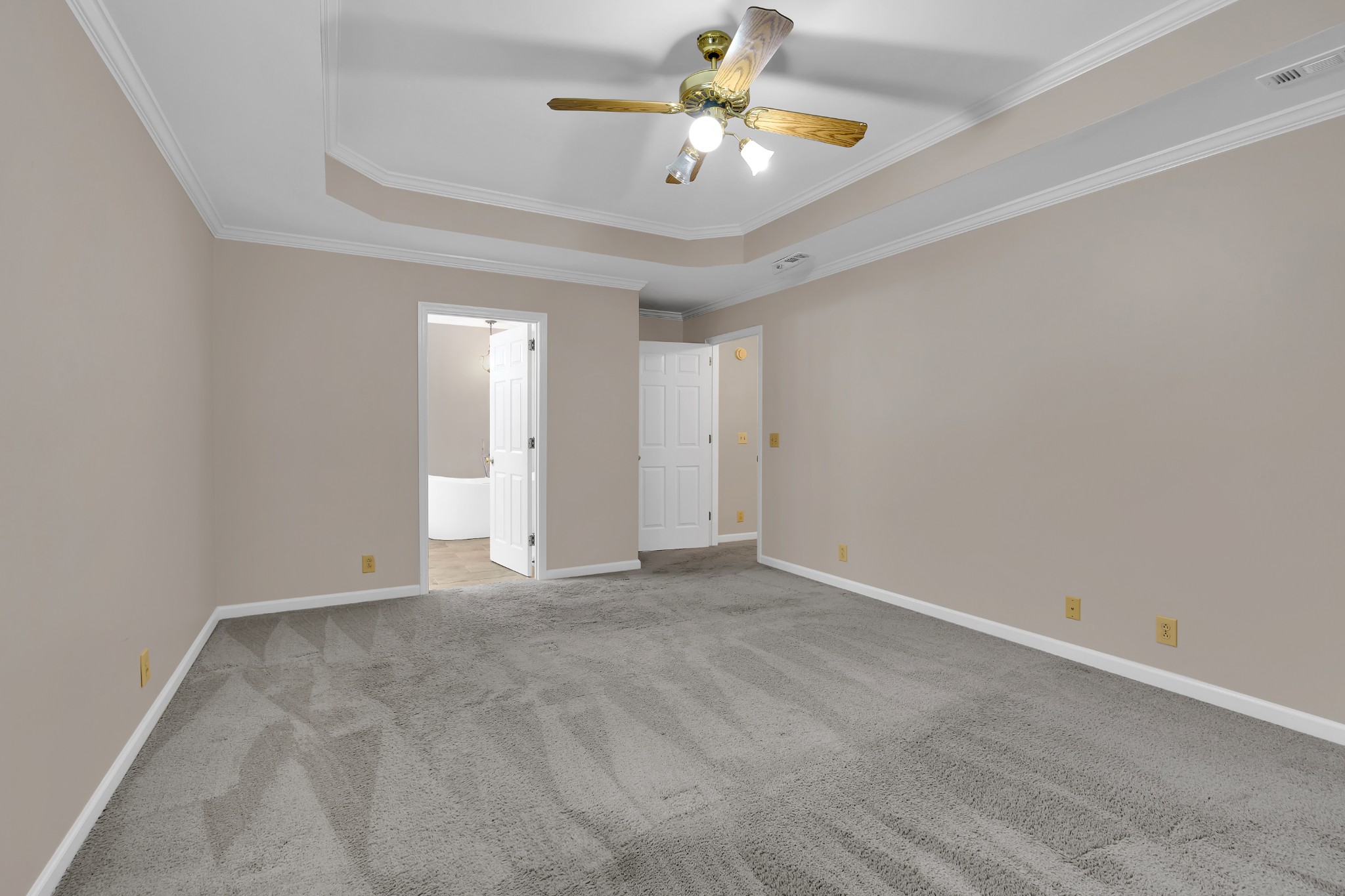 143 Middleboro Cir Property Photo 22