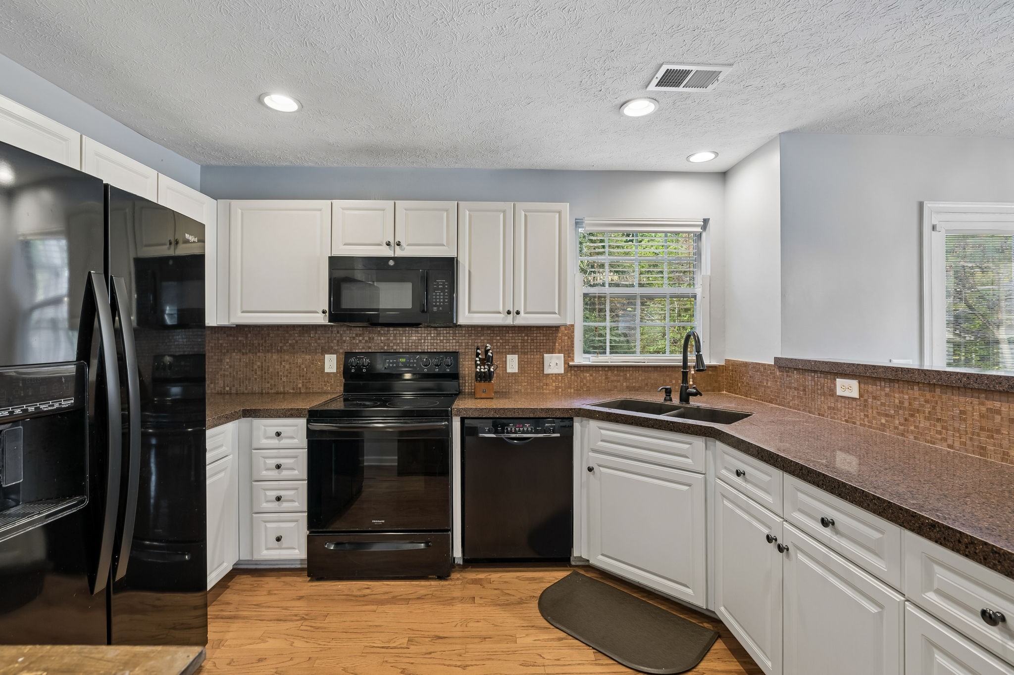 3028 Harbor Lights Dr Property Photo 3