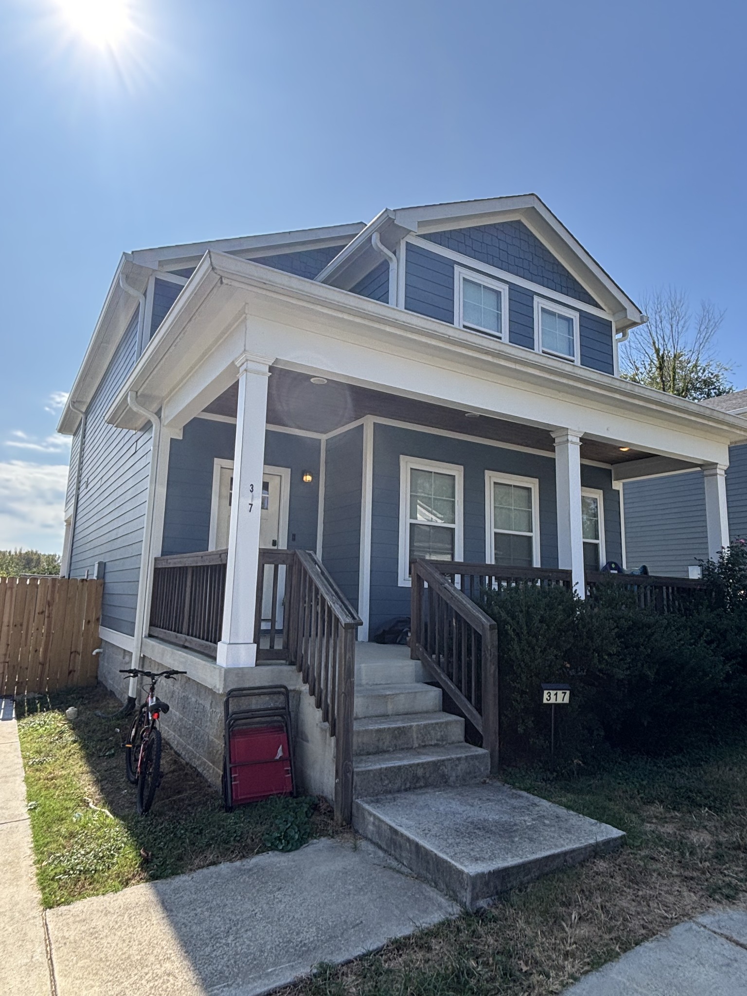 317 Capital St Property Photo 3