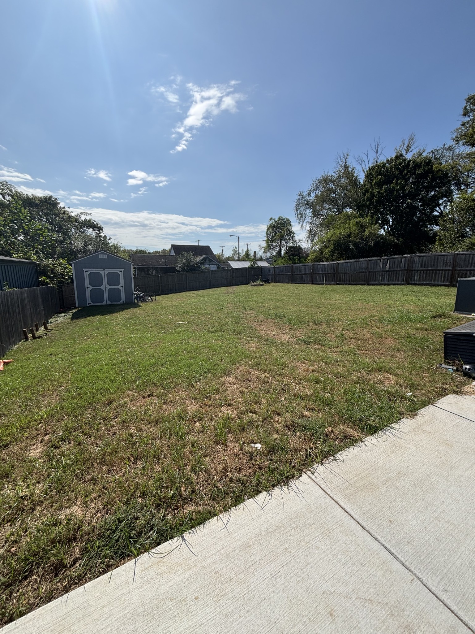 317 Capital St Property Photo 6