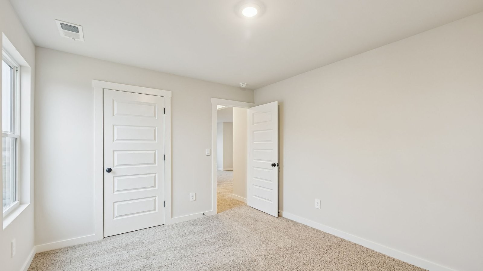 5041 Wild Oat Circle Property Photo 10
