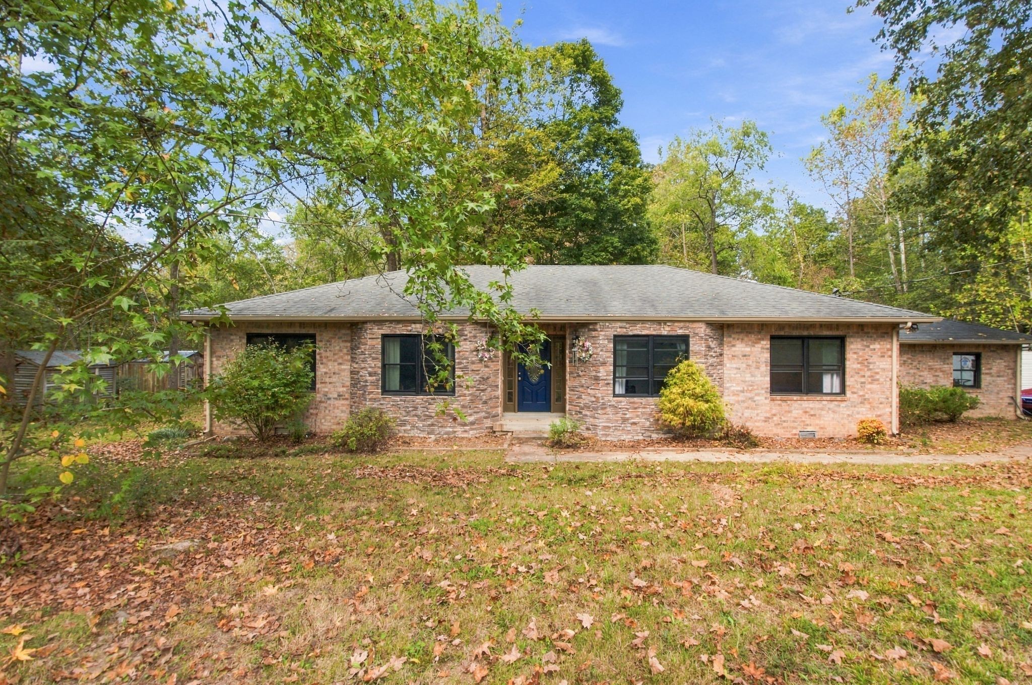 219 E Kingston Springs Rd Property Photo 1