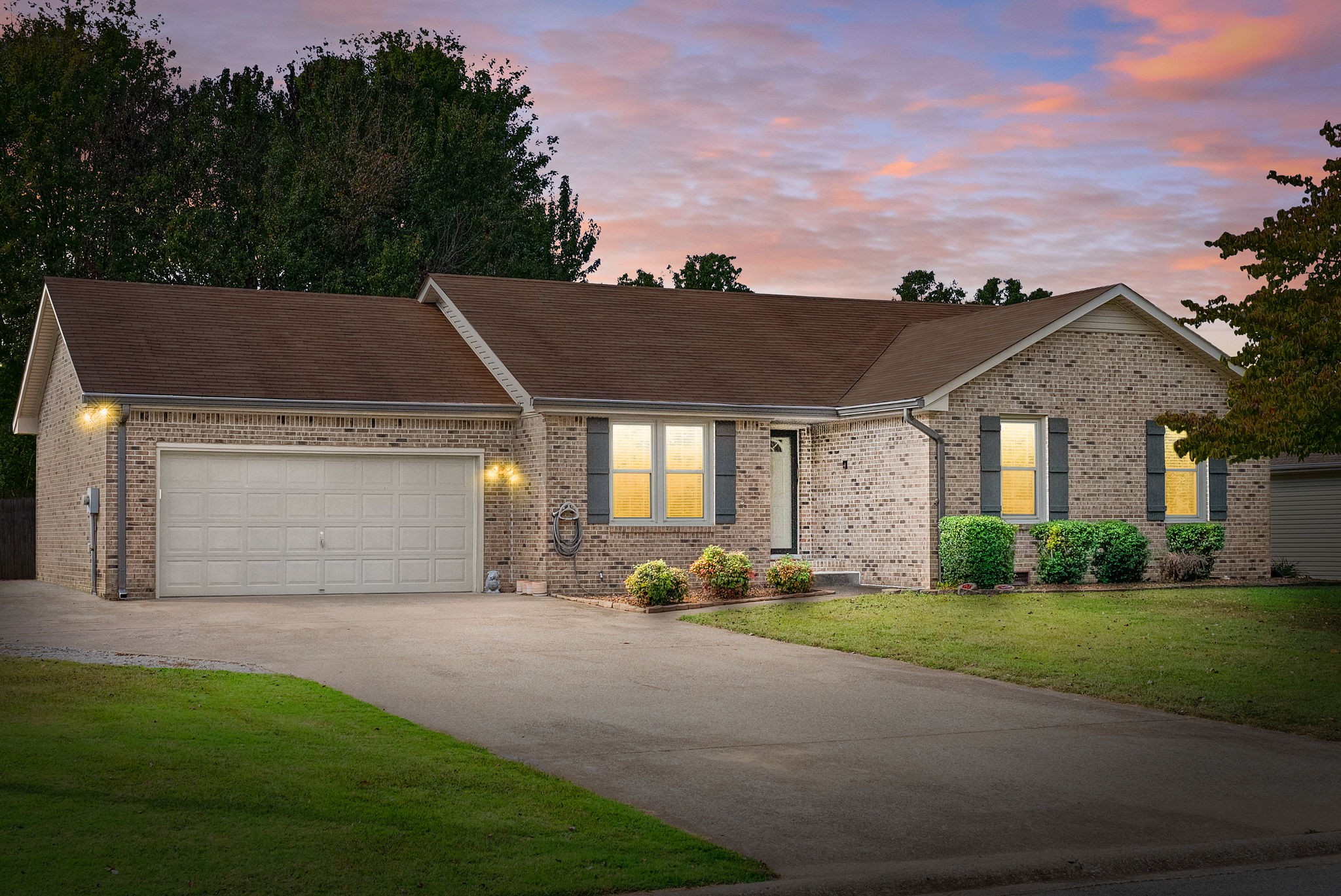 1404 S Shadowlawn Ct Property Photo 1
