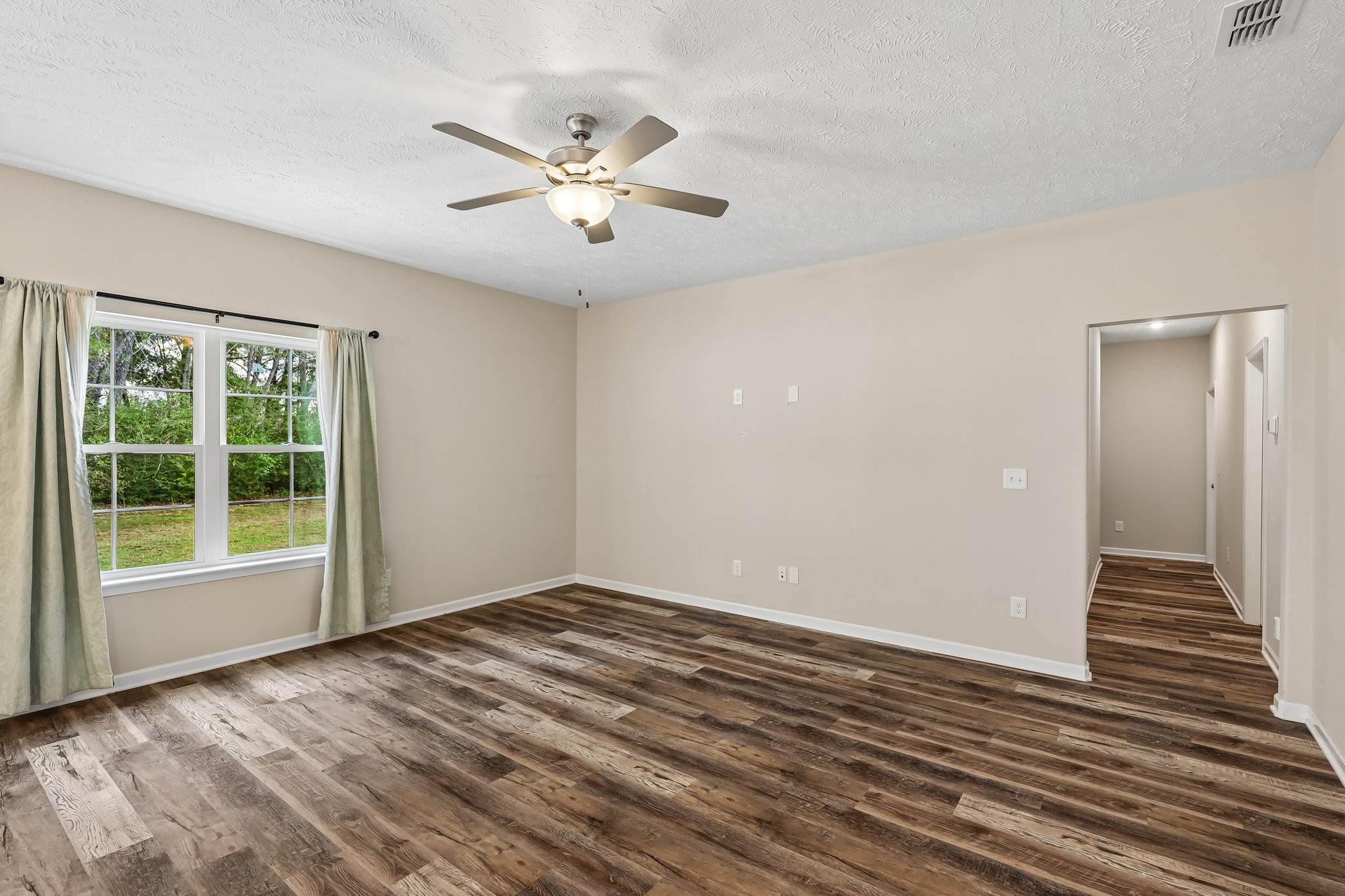 56 Reynard St Property Photo 16
