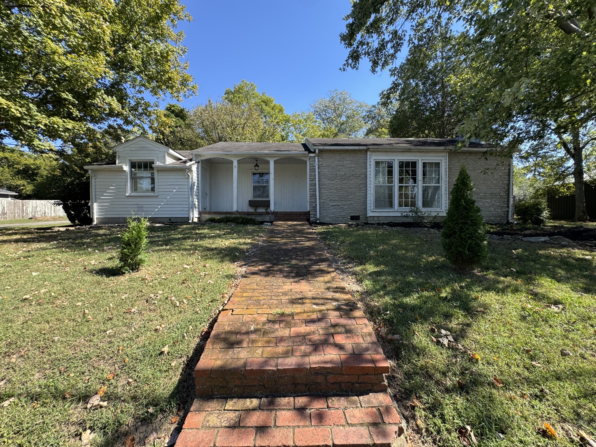 211 Elm St Property Photo 1