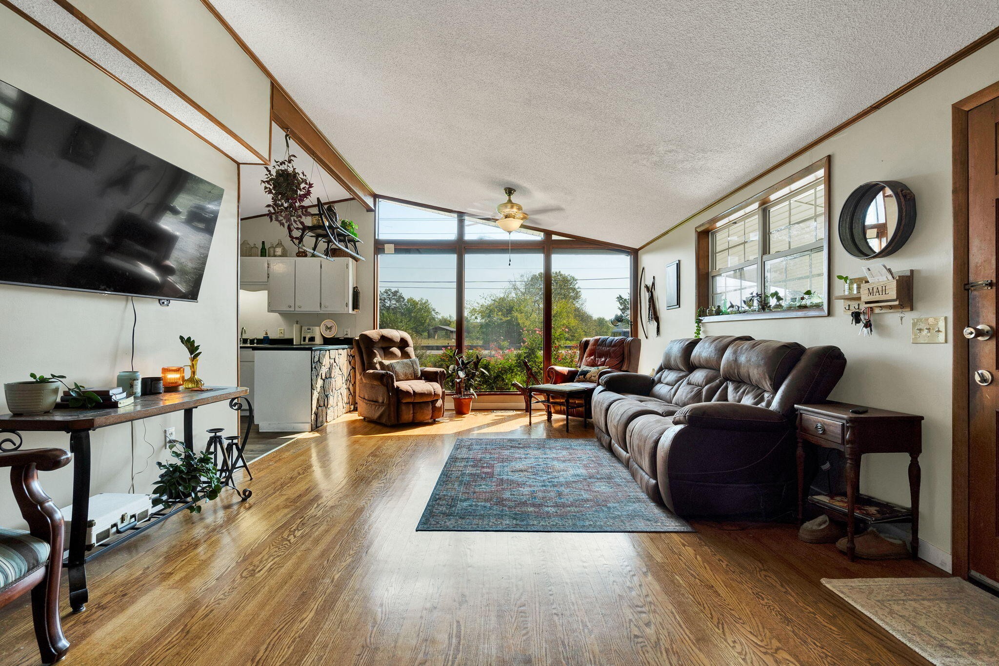 920 Durkee Road, Se Property Photo 4