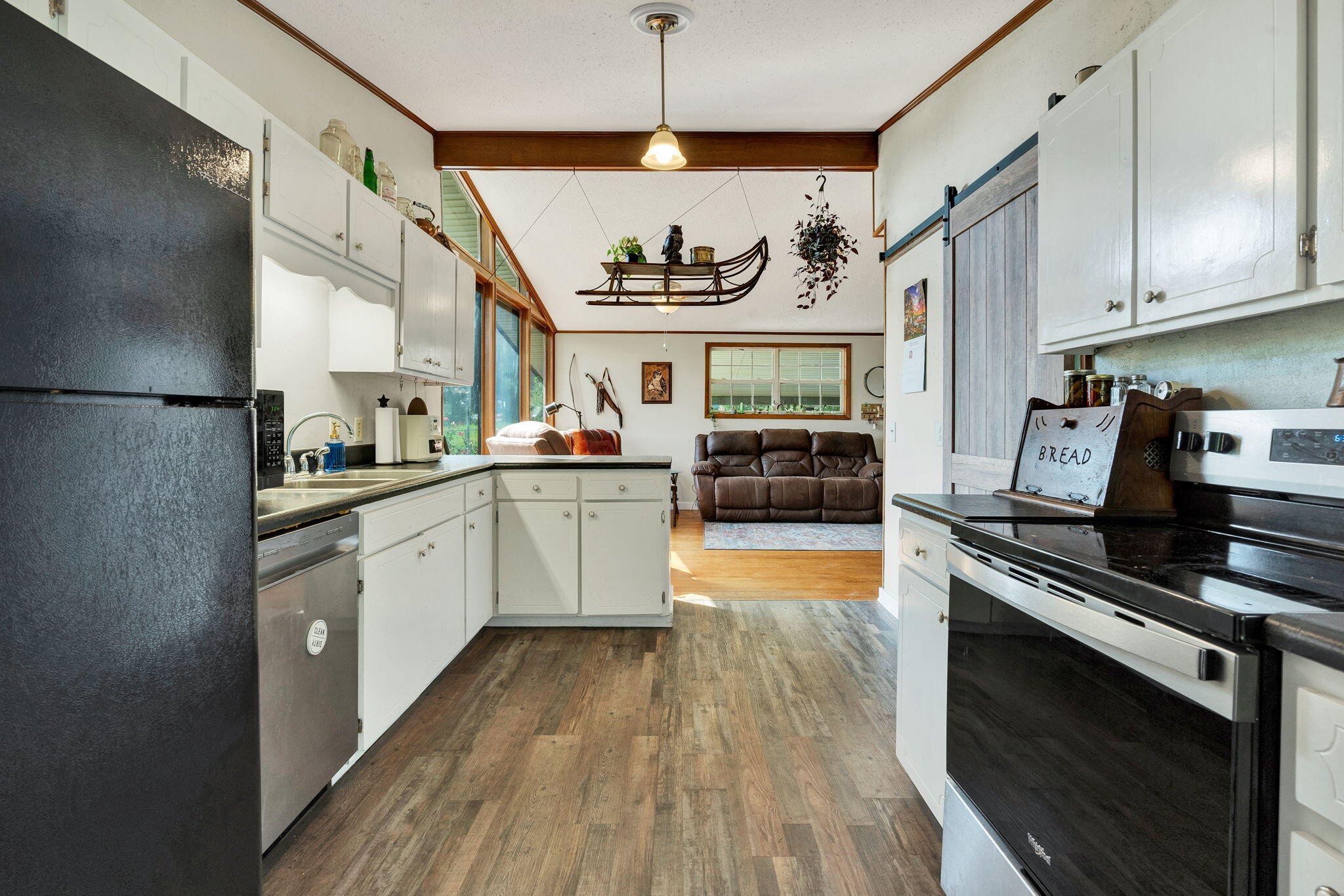 920 Durkee Road, Se Property Photo 9