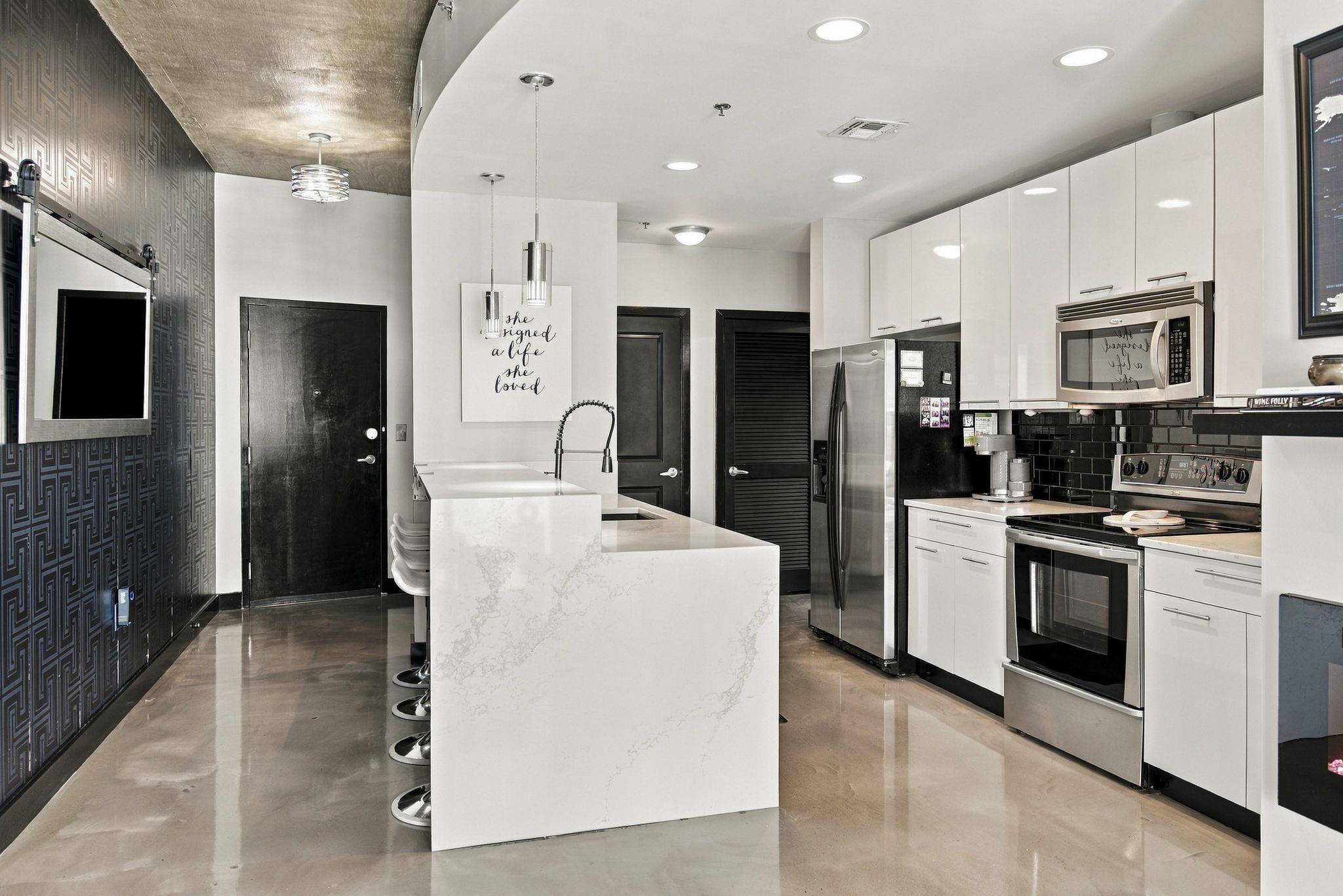 301 Demonbreun St Property Photo 4