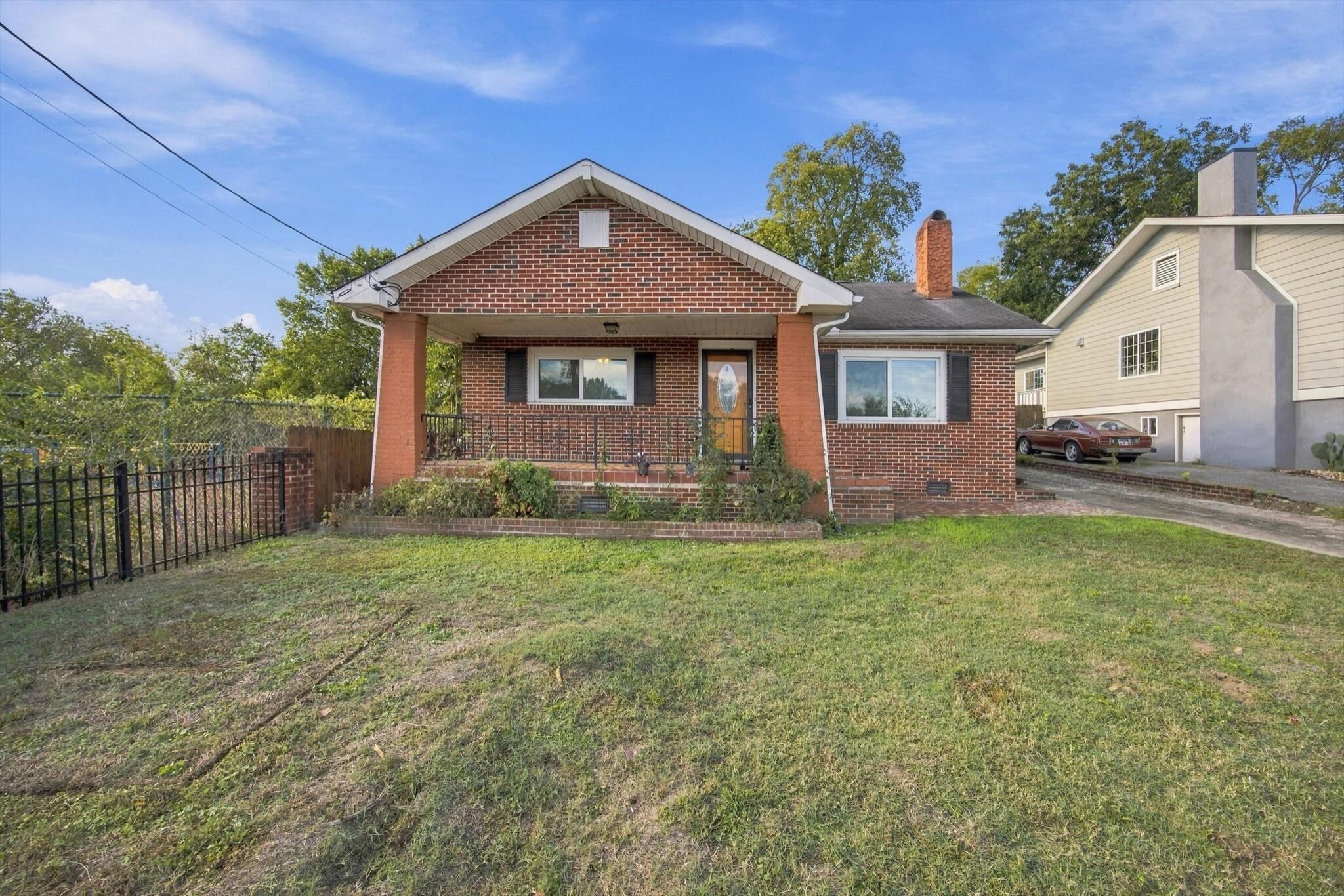 1906 E 4th Street Property Photo 1