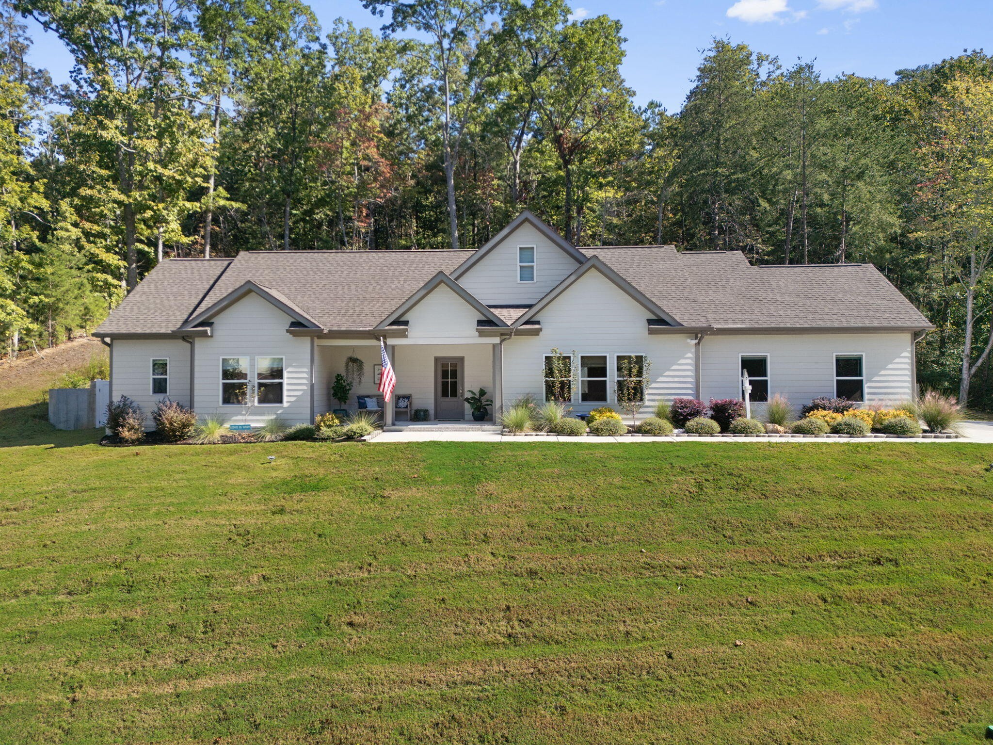 195 Stonewood Drive, Nw Property Photo 1