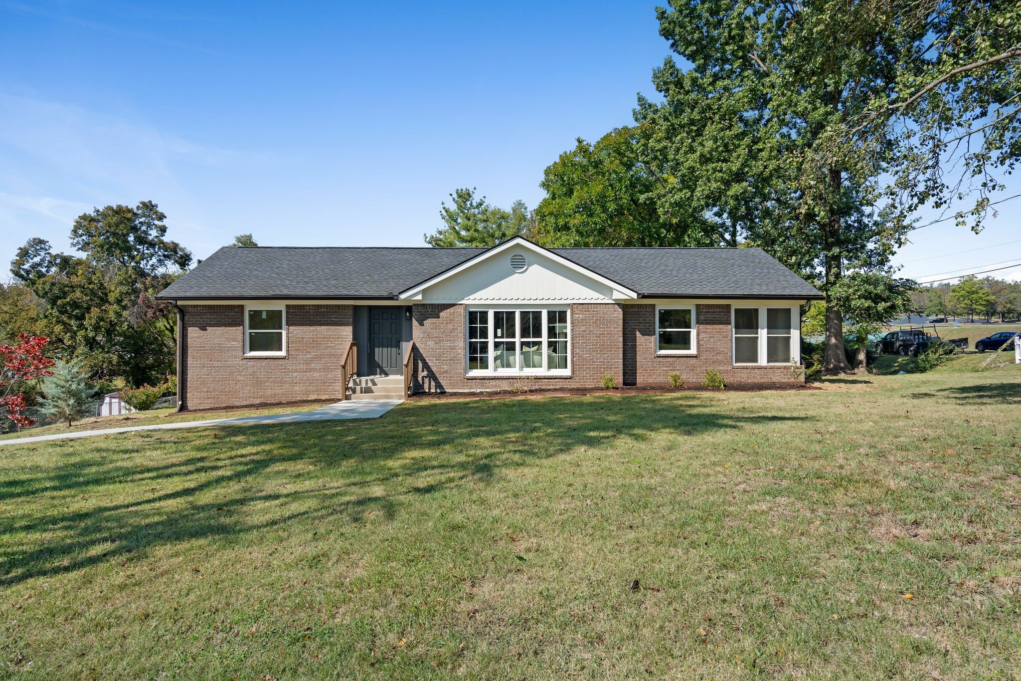100 S Graycroft Ave