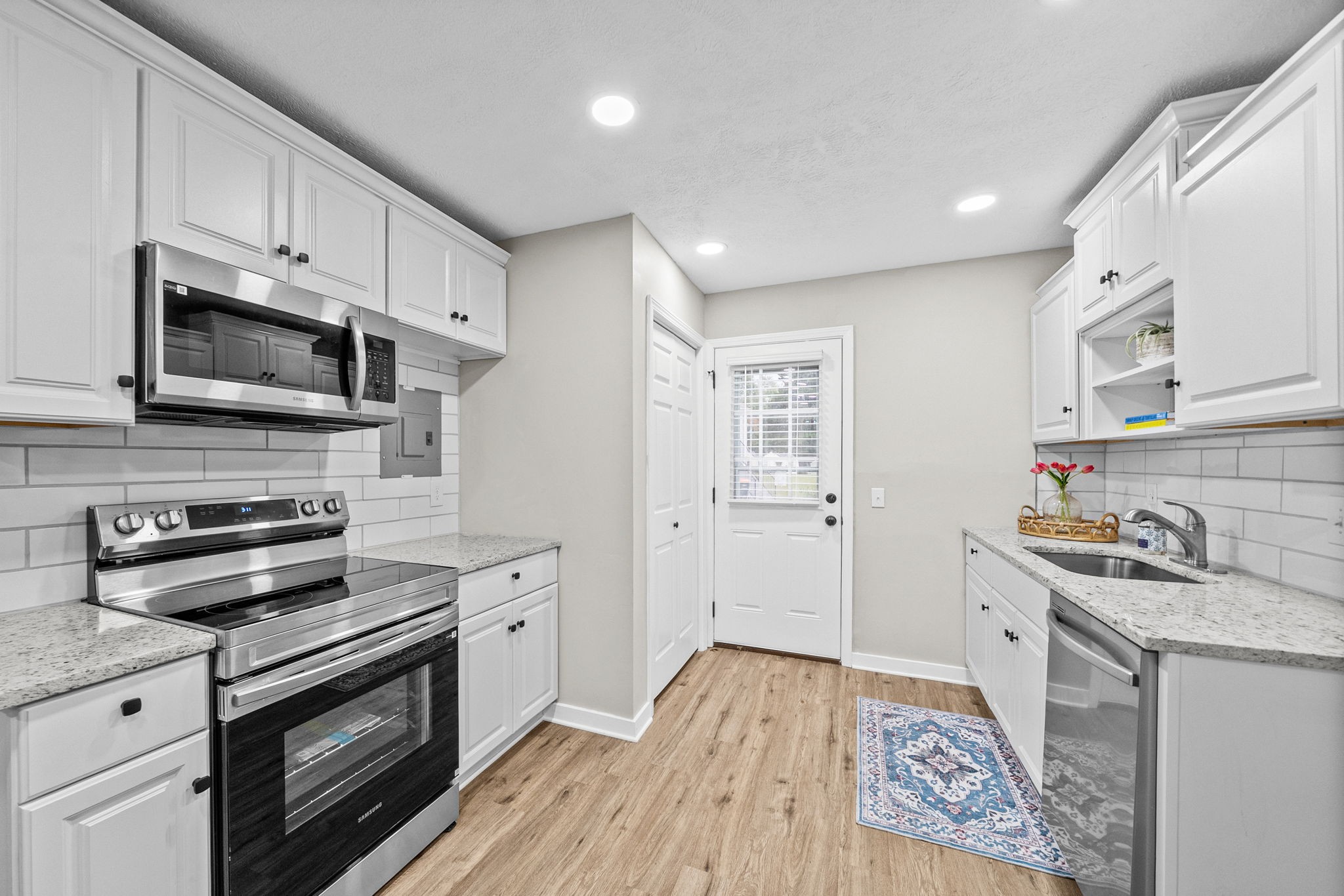 303 Park Ln Property Photo 9