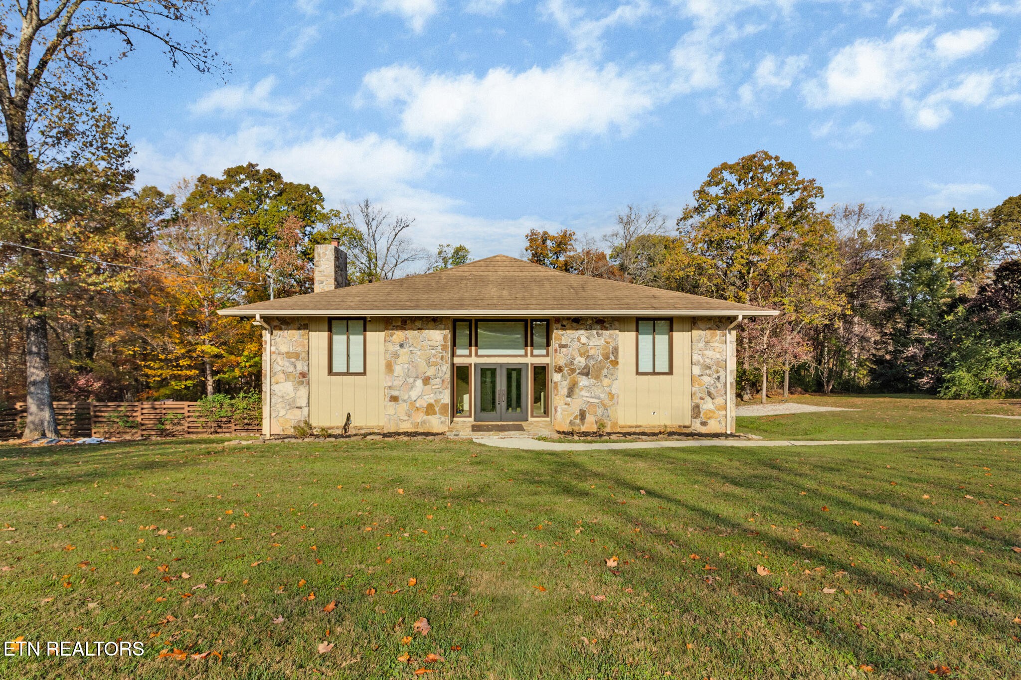 10105 Loma Drive Property Photo 1