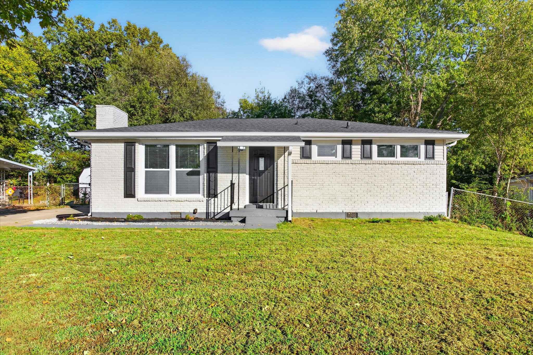 819 Country Club Dr Property Photo 1