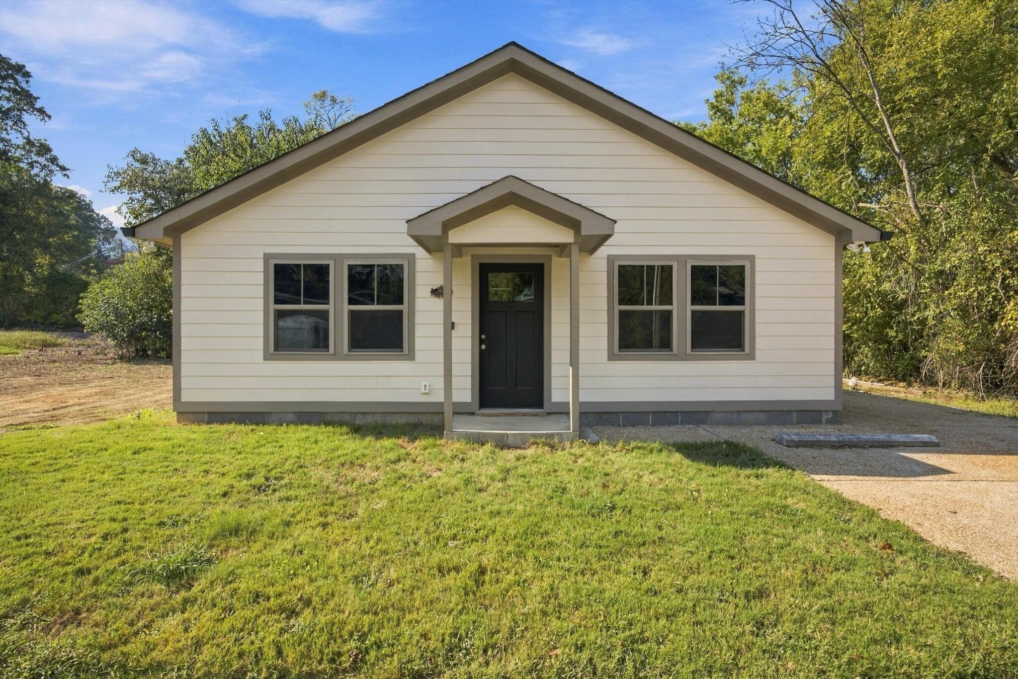 4021 Chandler Avenue Property Photo 2