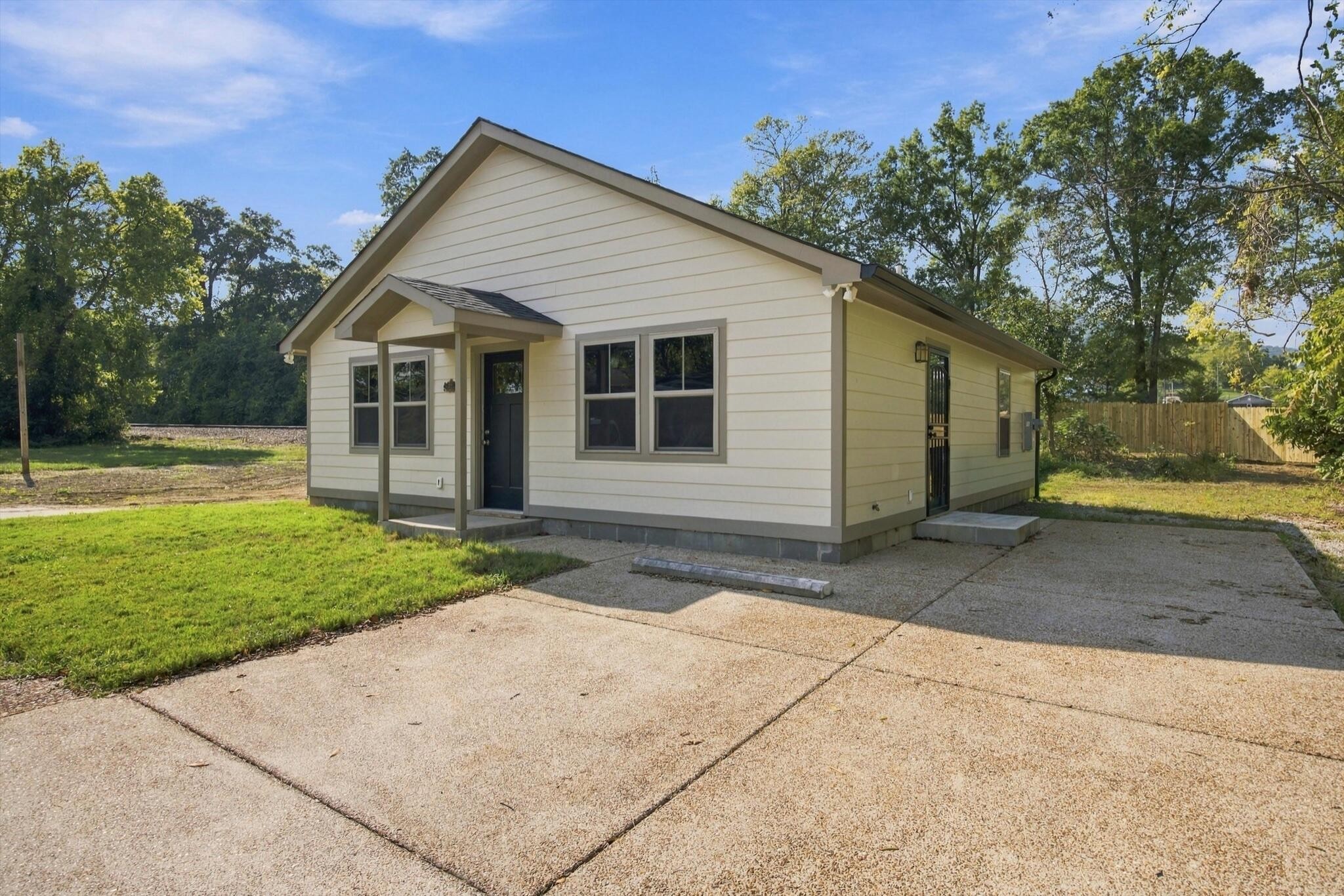 4021 Chandler Avenue Property Photo 5