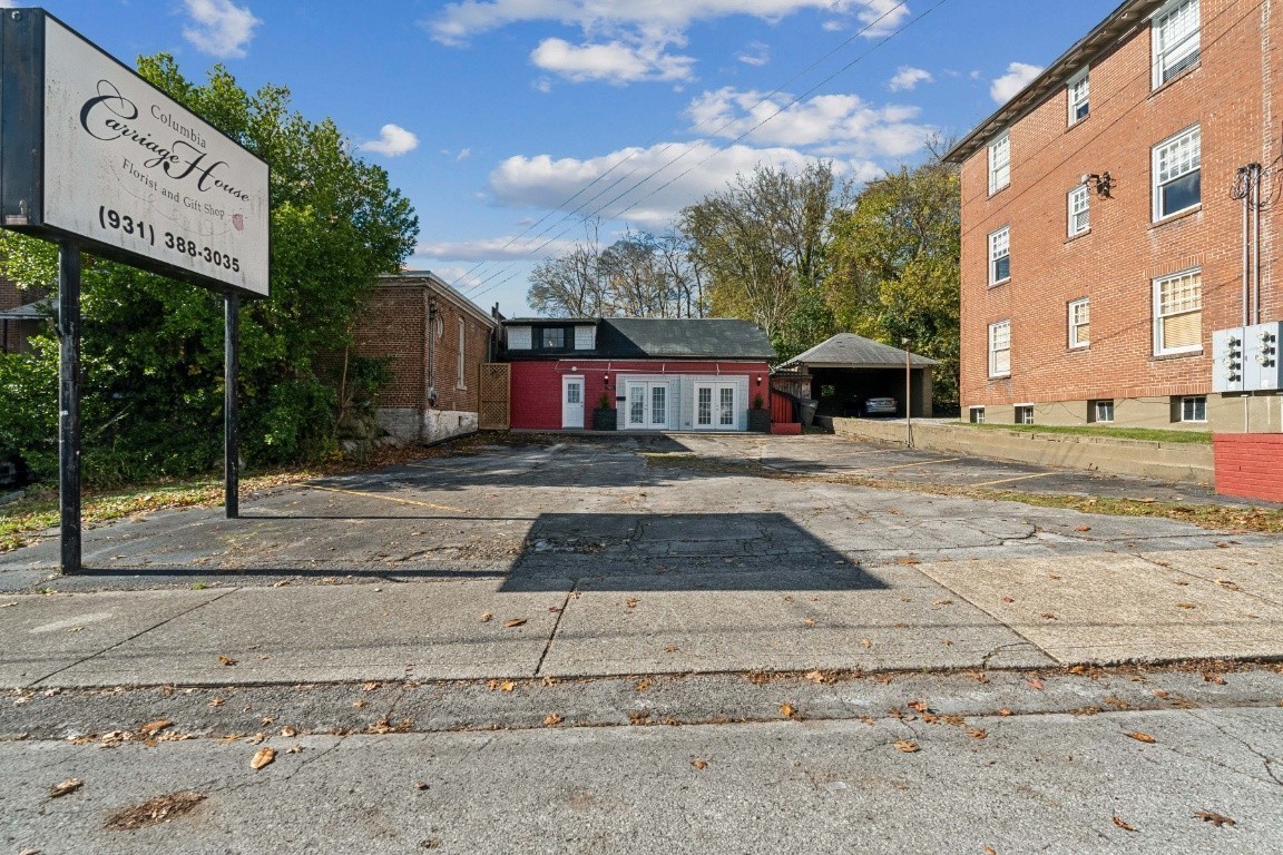 705 Dunnington St Property Photo 1
