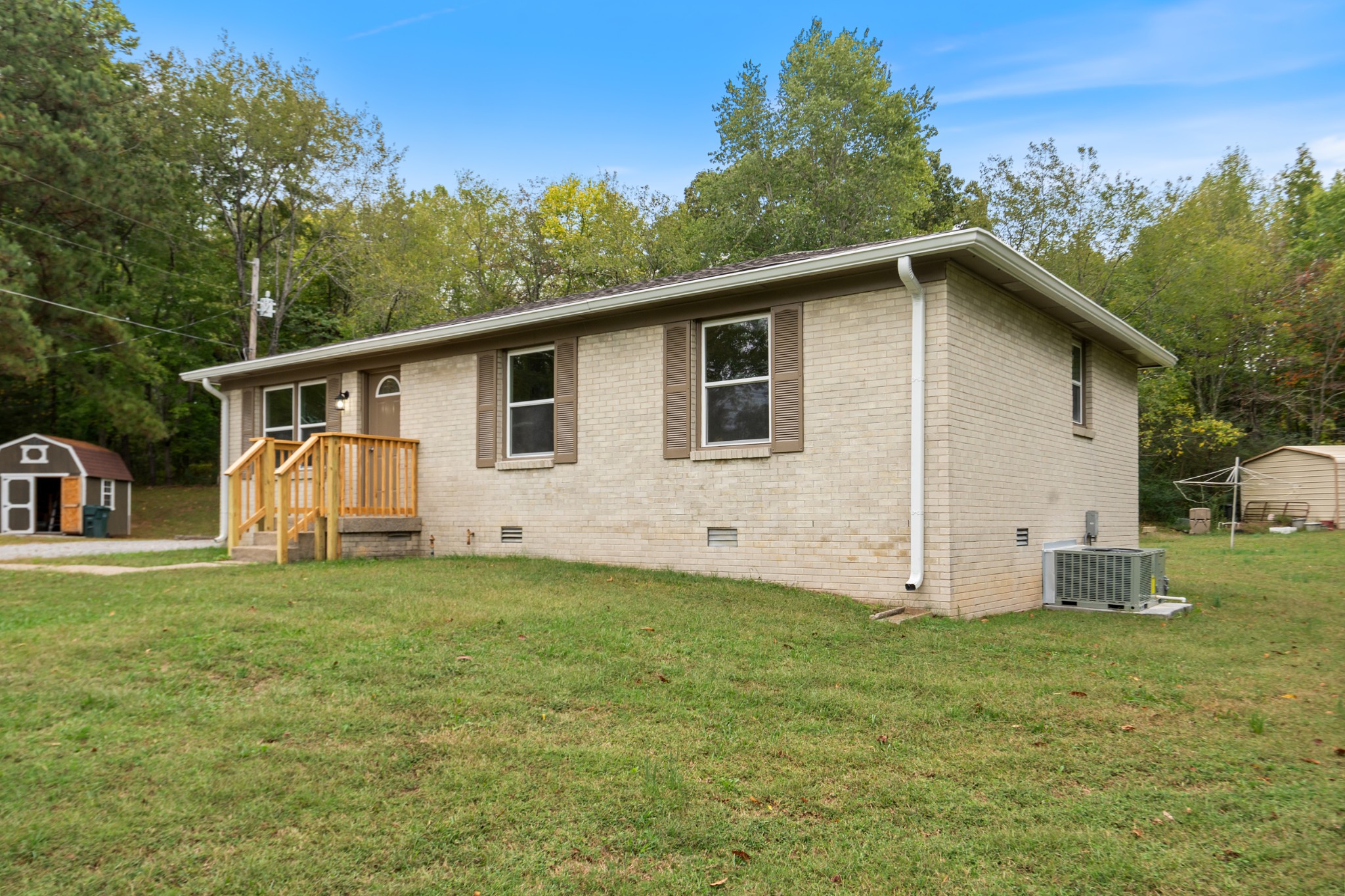 118 Spanish Ct Property Photo 3