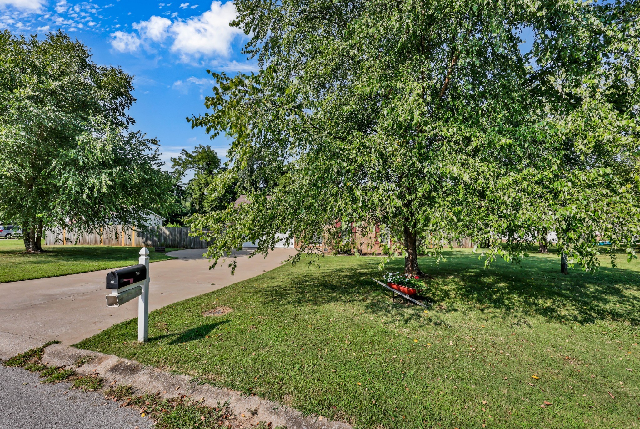 301 Eggars Ct Property Photo 6