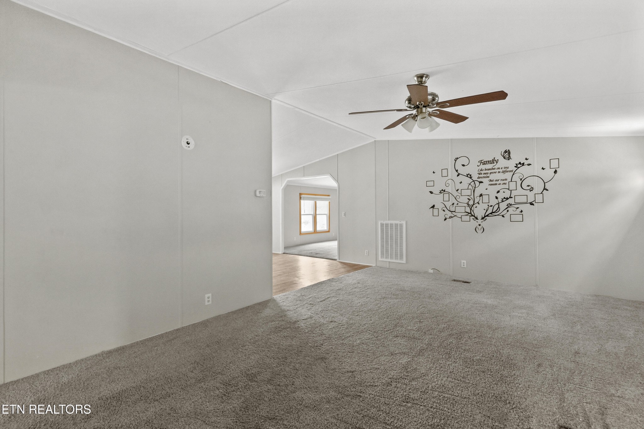 406 Mount Horeb Rd Property Photo 6