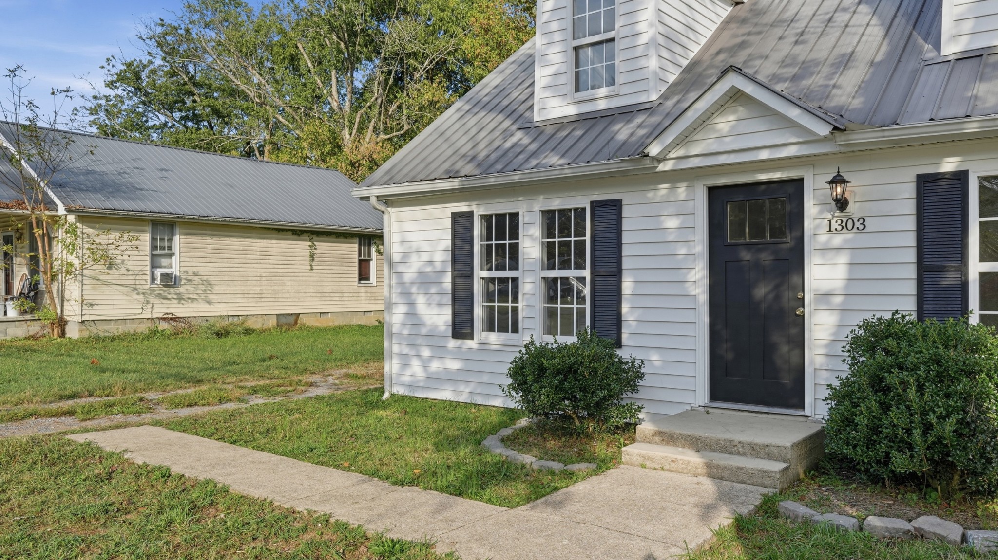 1303 E Lincoln St Property Photo 3