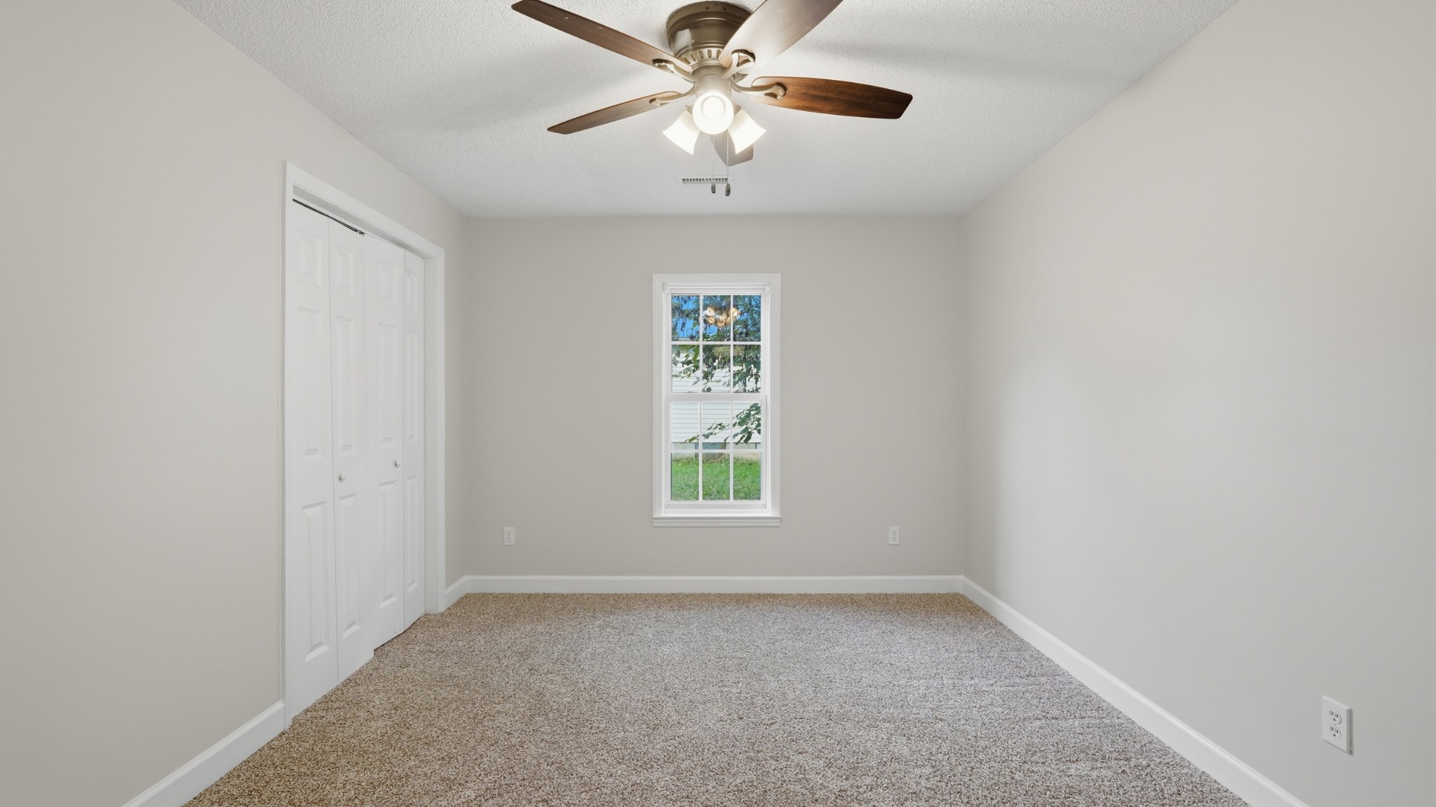 1303 E Lincoln St Property Photo 10