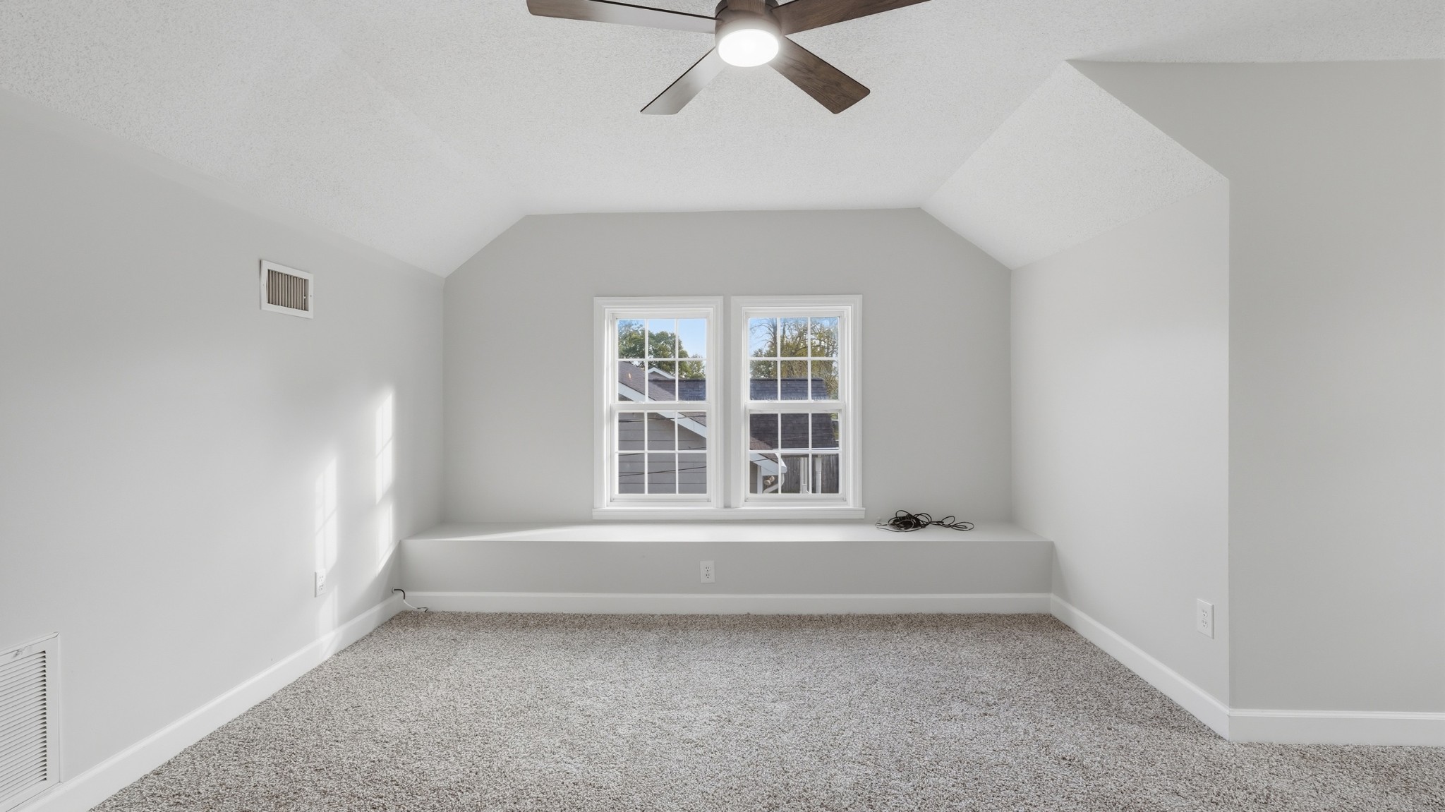 1303 E Lincoln St Property Photo 20