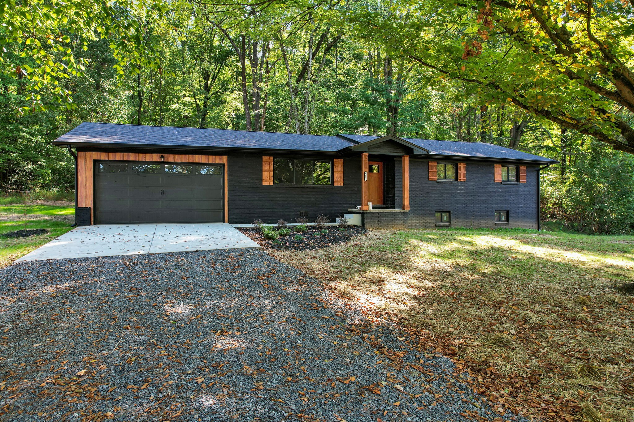 6854 N Lee Hwy, Nw Property Photo 1