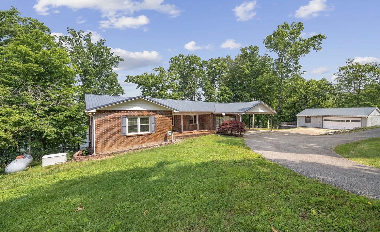 255 Whispering Hills Dr Property Photo 2