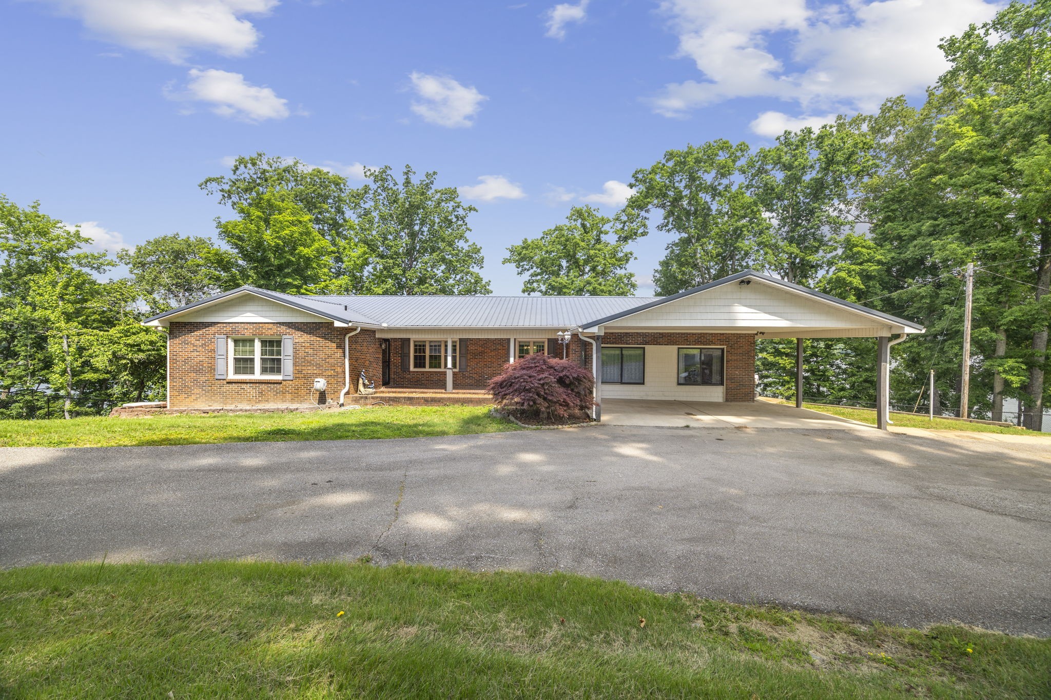 255 Whispering Hills Dr Property Photo 4