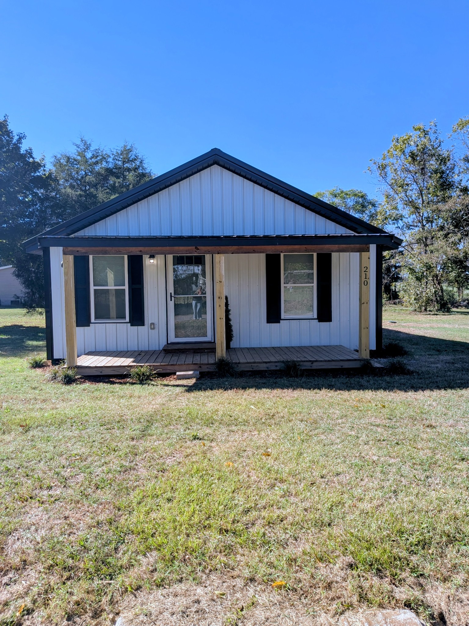 210 S Maple Ave Property Photo 1