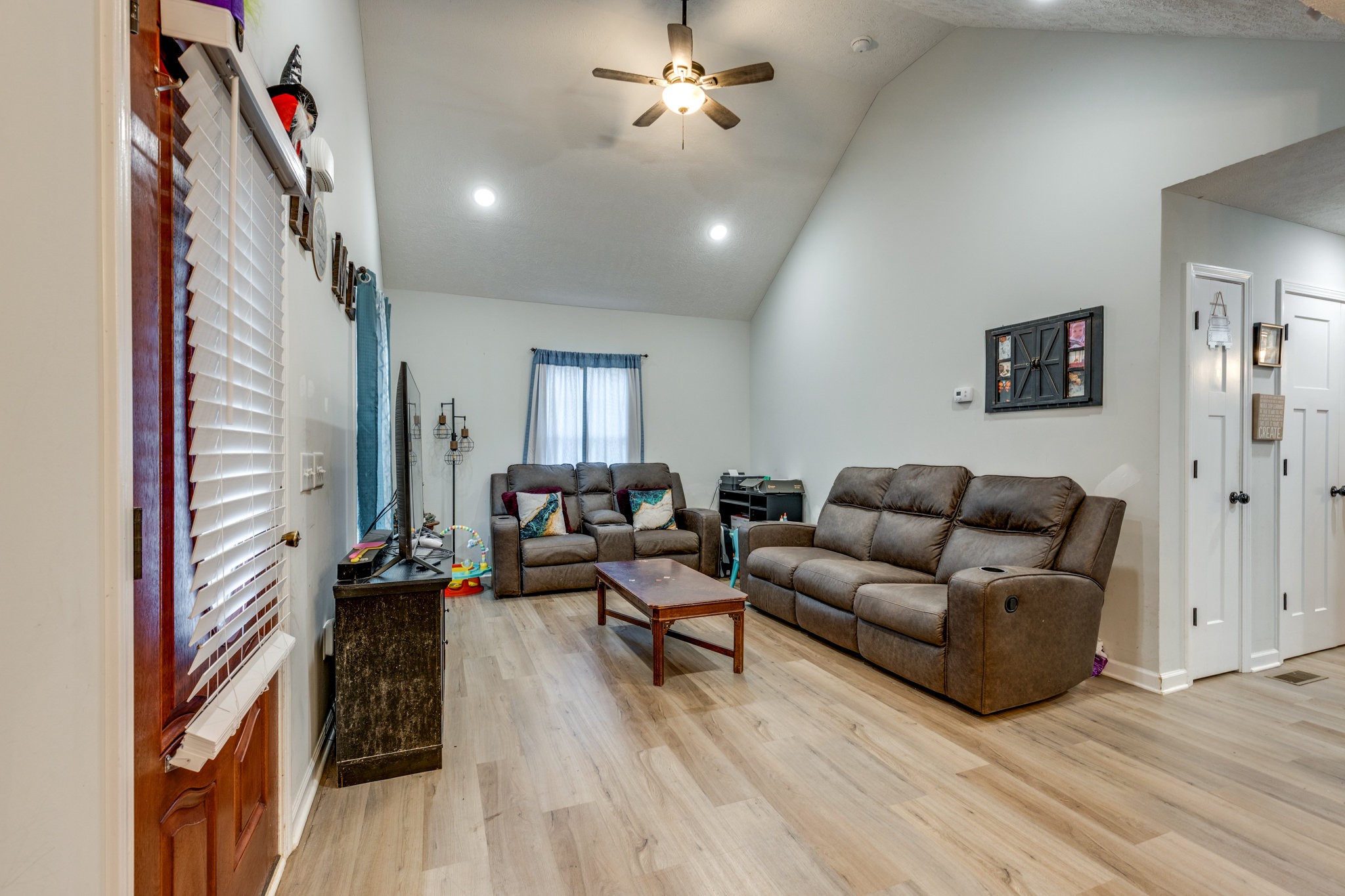 138 Fairview Ave Property Photo 4
