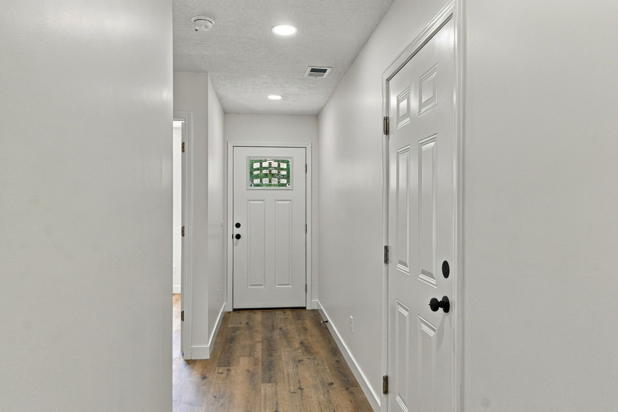 30 Warren St Property Photo 8