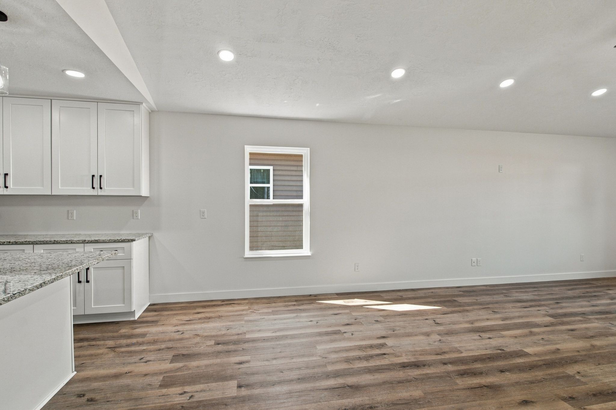 30 Warren St Property Photo 14