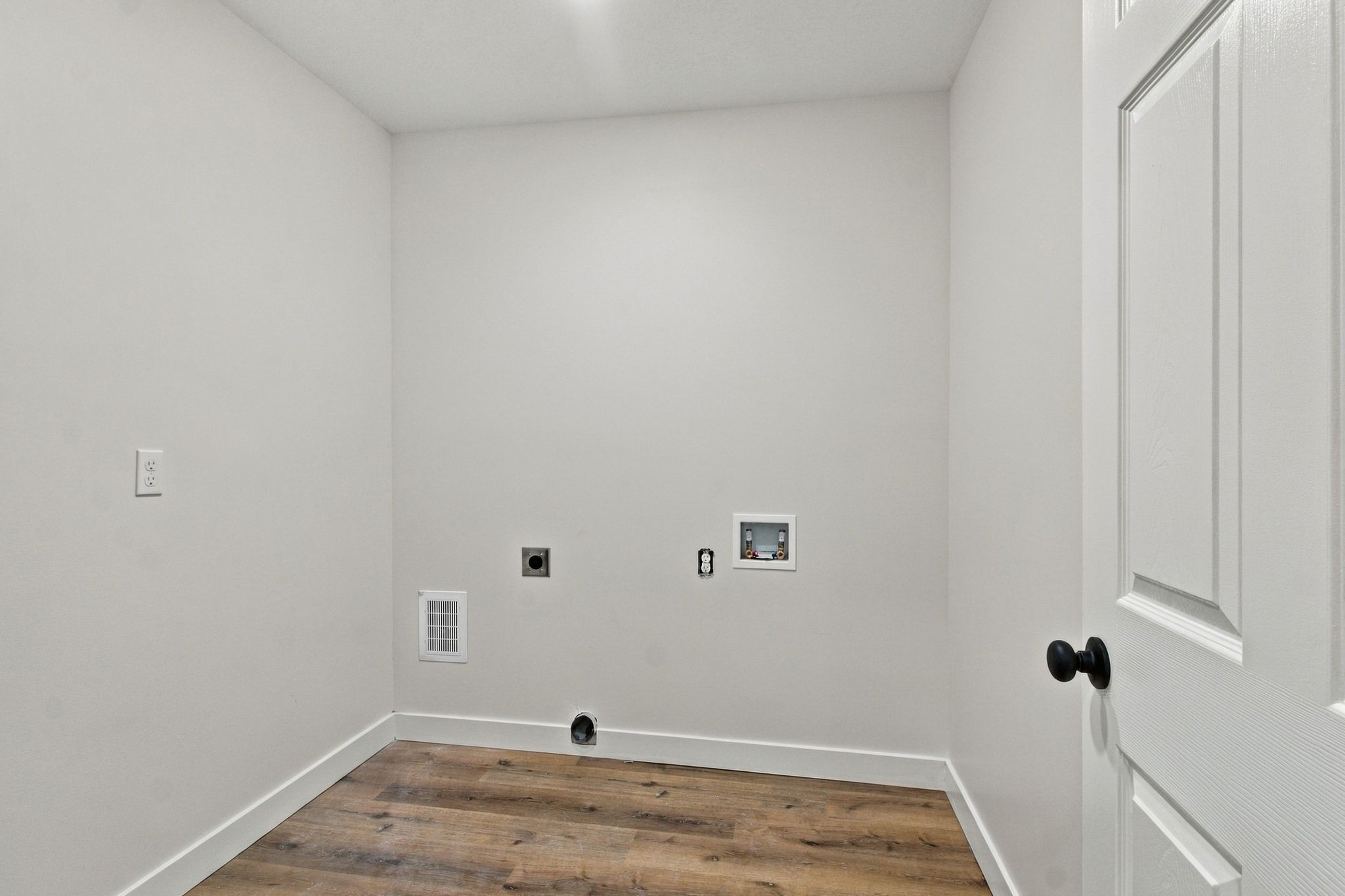 30 Warren St Property Photo 15