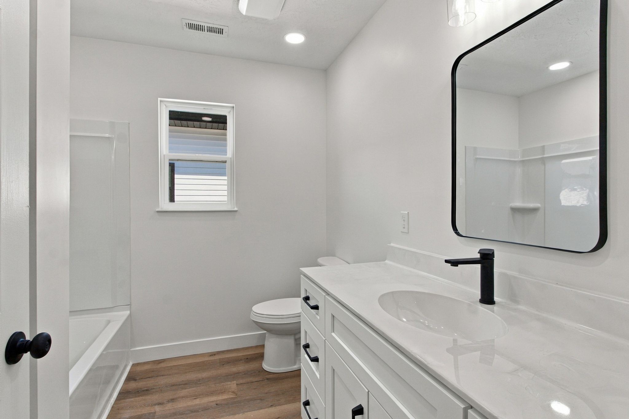 30 Warren St Property Photo 16